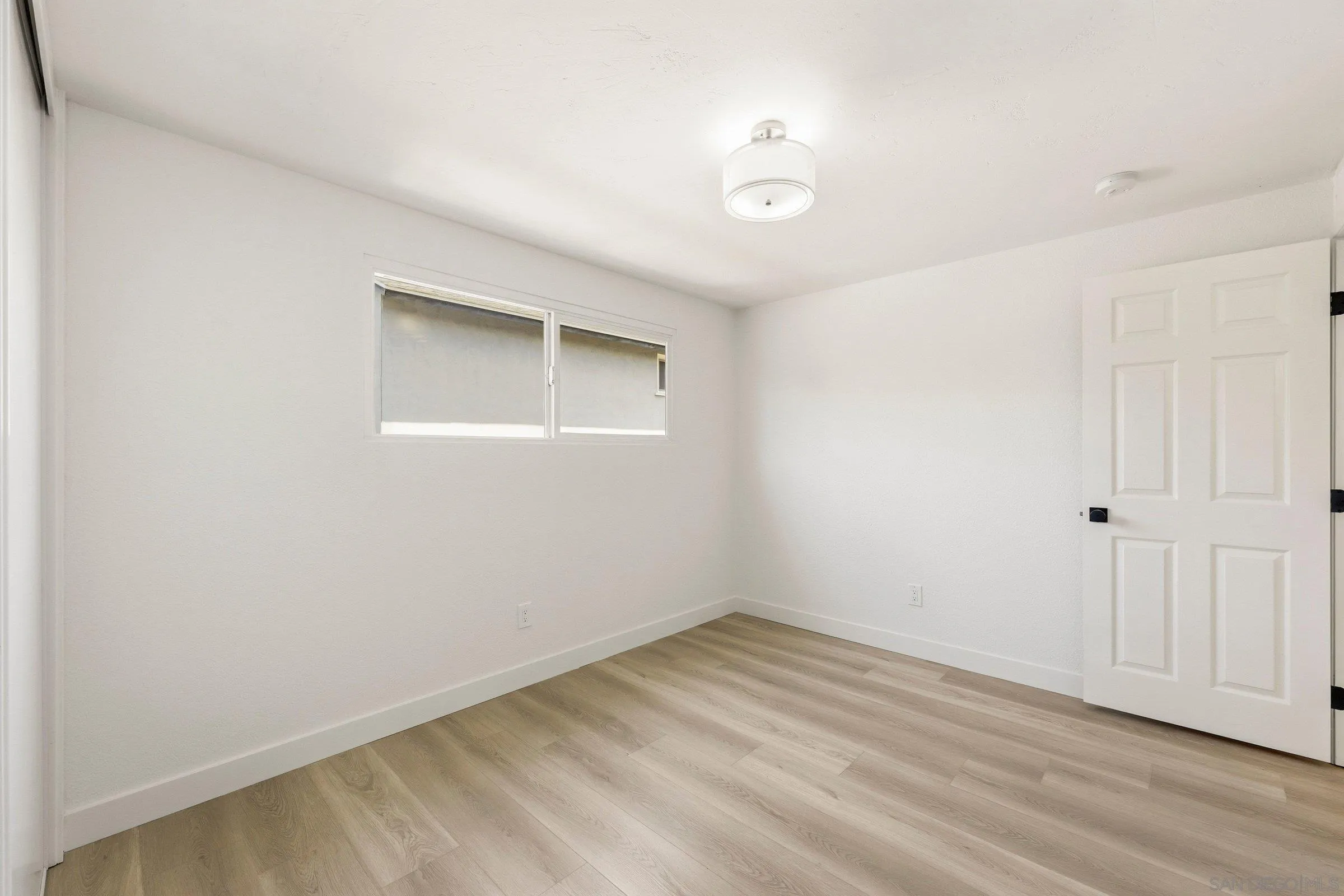 https://cdn.realtyfeed.com/cdn/127/260014957/a5f36410eee8a723aad46b3f3e3cde2b.webp