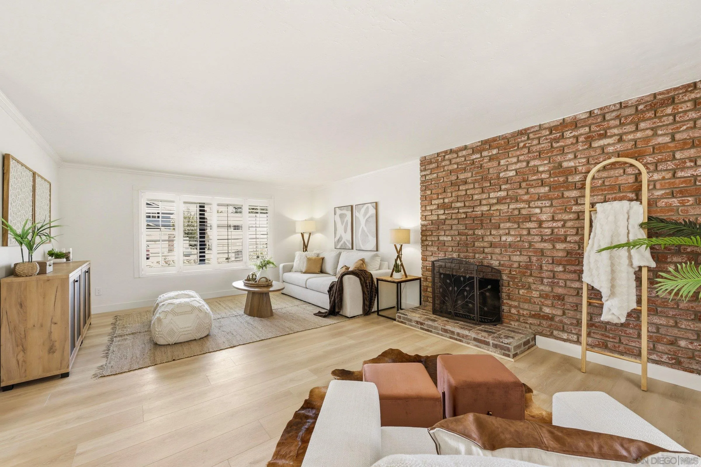 https://cdn.realtyfeed.com/cdn/127/260014957/cbfda68b1ec5ea47f89f81a7e11d204a.webp