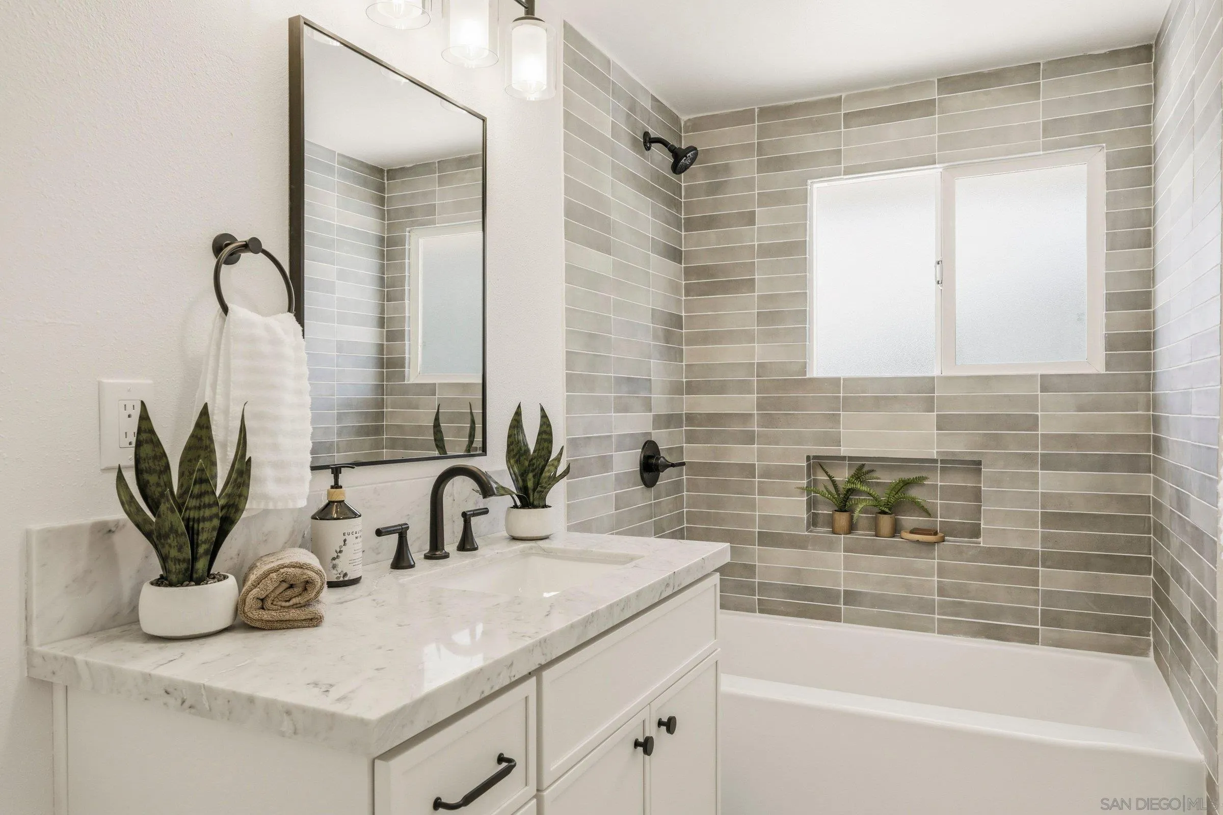https://cdn.realtyfeed.com/cdn/127/260014957/e853745b1055468ec1ca85adae36feb4.webp