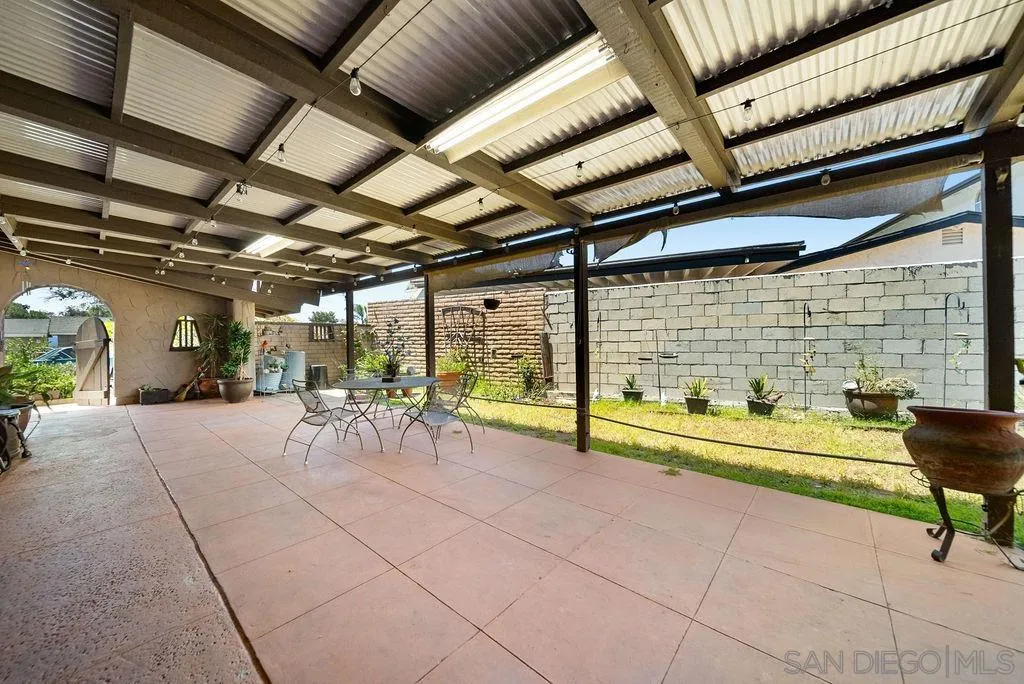https://cdn.realtyfeed.com/cdn/127/260014958/a6a6e3ebe16487f3d0fc9683d4f5839e.webp