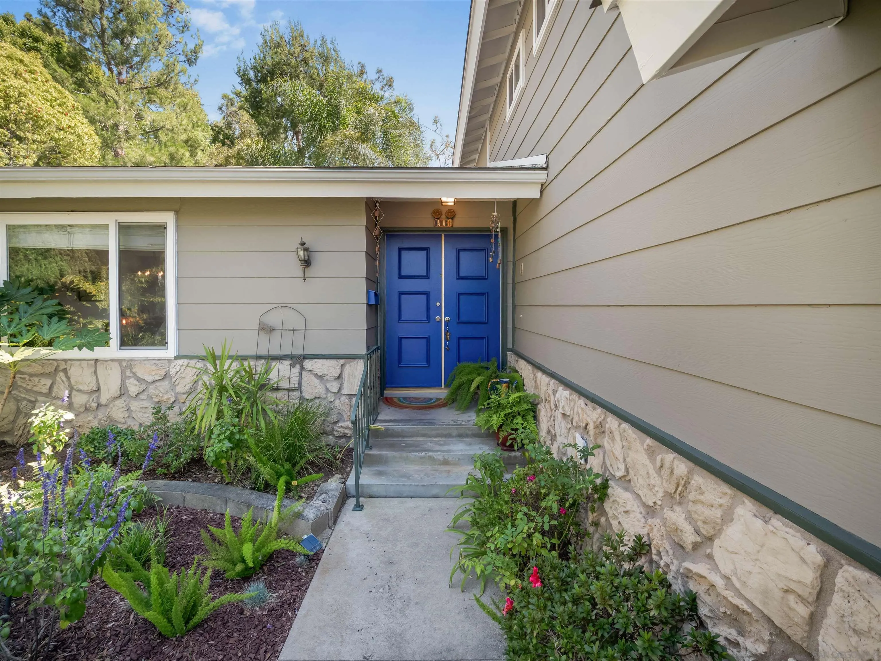 https://cdn.realtyfeed.com/cdn/127/260014959/af0d8f07312955954328e39bf9445615.webp
