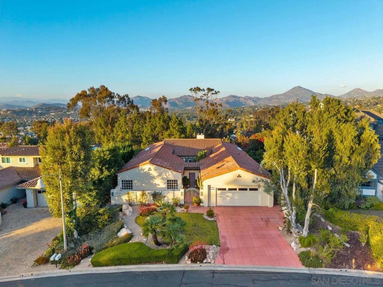 https://cdn.realtyfeed.com/cdn/127/260014961/1c217e0701fe635b7a6c1197703914b3.webp