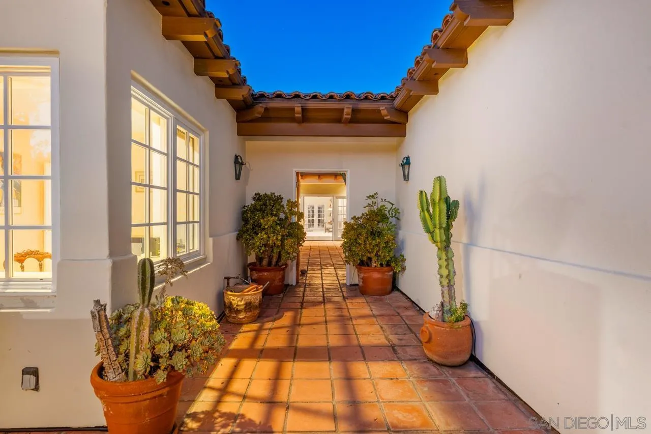https://cdn.realtyfeed.com/cdn/127/260014961/7771bbd78cfcb252a3543eba8673451f.webp