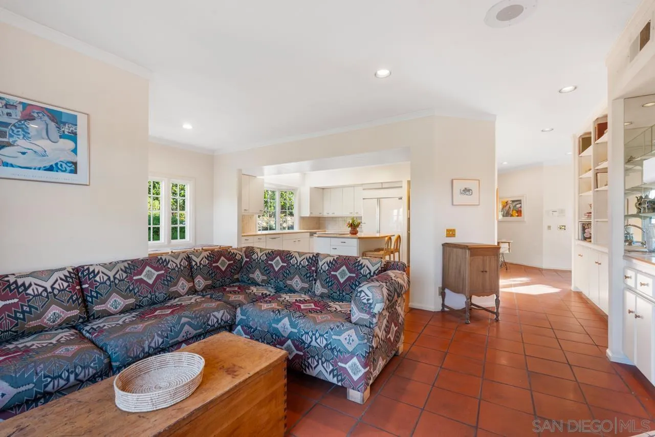 https://cdn.realtyfeed.com/cdn/127/260014961/efb13b93556113dbedba84c9b6ebb7a9.webp