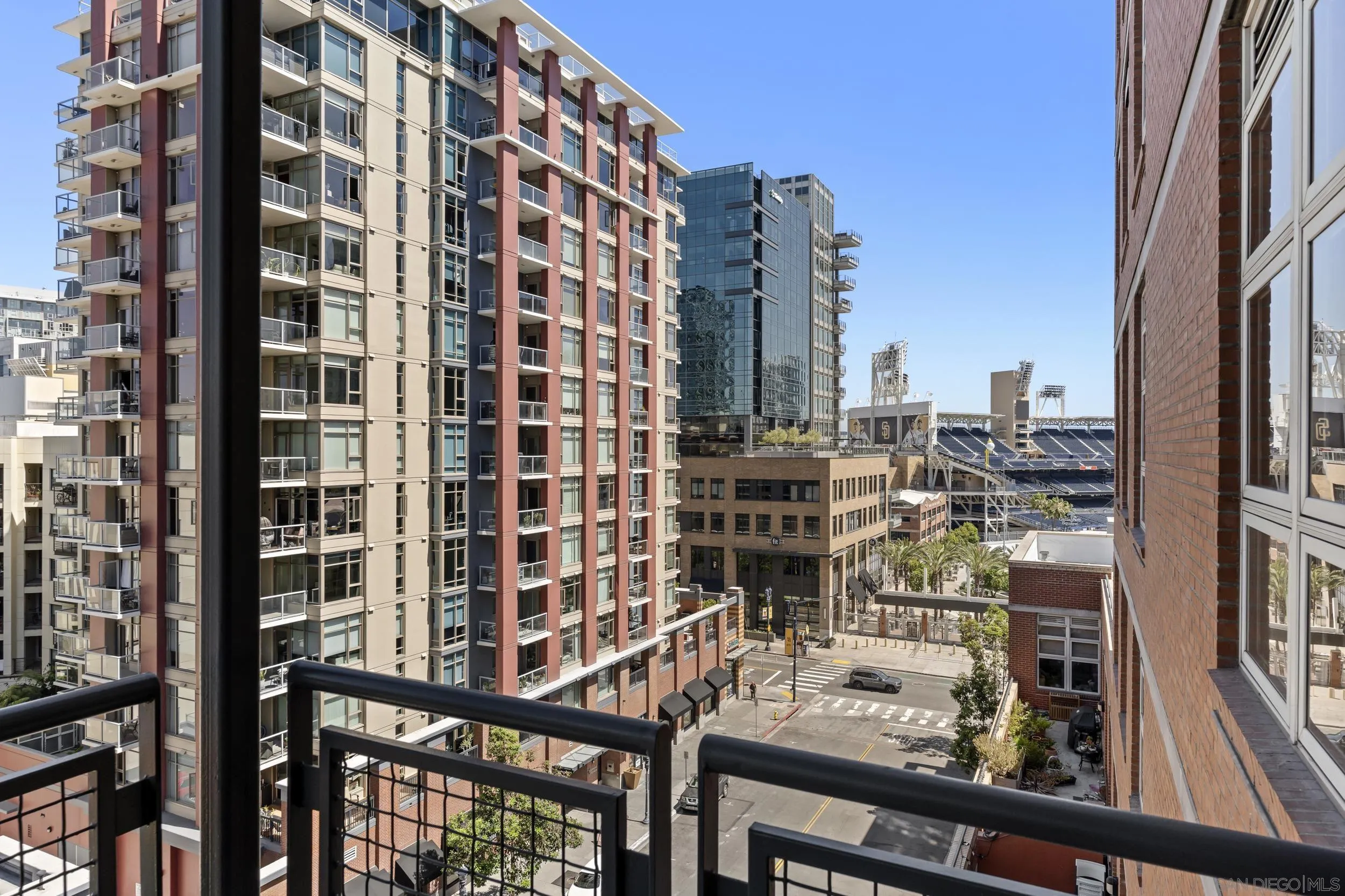 https://cdn.realtyfeed.com/cdn/127/260014962/0c56c422010a16a4e3ead03502ce6453.webp