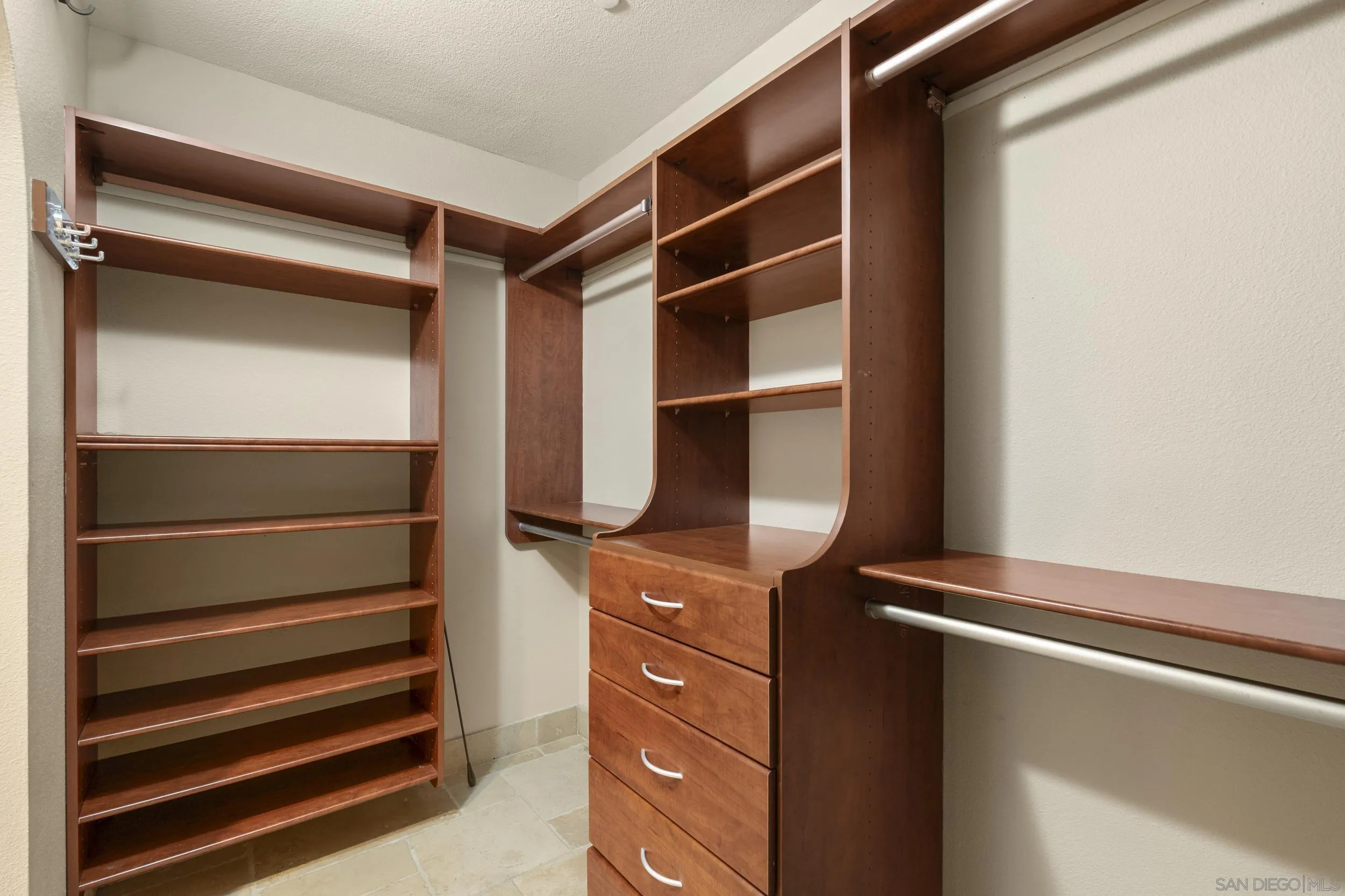 https://cdn.realtyfeed.com/cdn/127/260014962/1368c63ce91b5d8f609533ac83f0a95c.webp