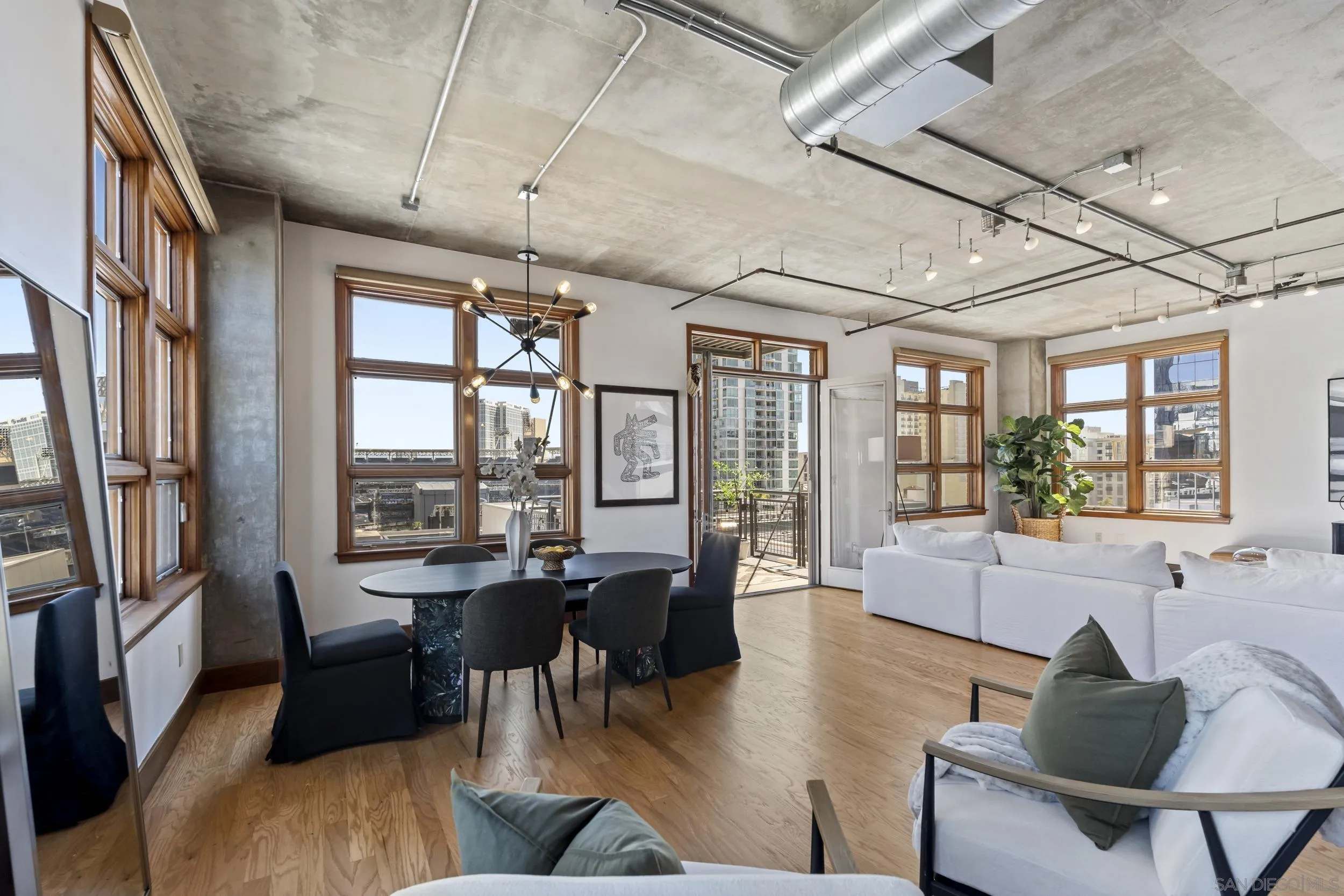 https://cdn.realtyfeed.com/cdn/127/260014962/2ca293067dbe592bba454a3ba6f59ba3.webp