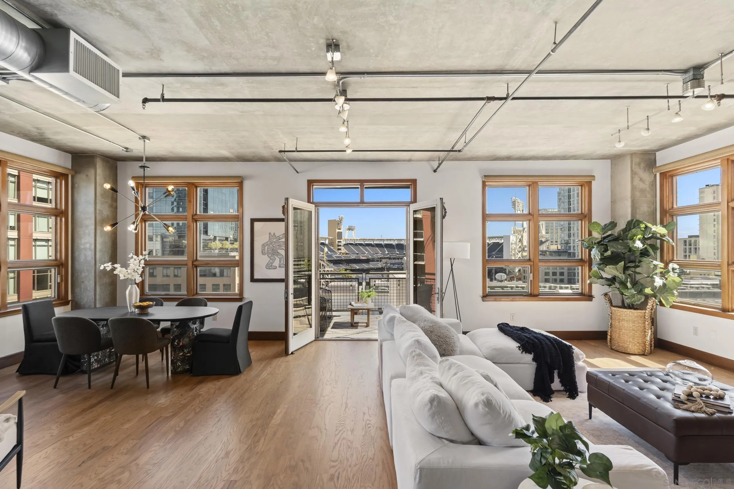 https://cdn.realtyfeed.com/cdn/127/260014962/38497688a497c792981630d11a573873.webp