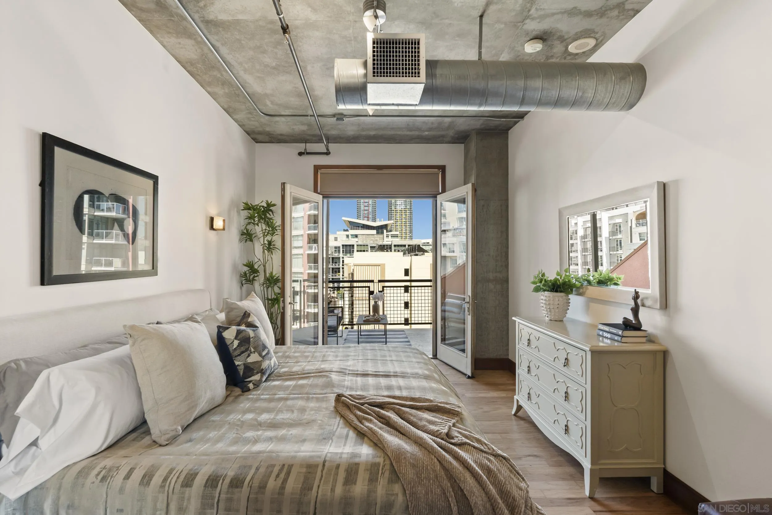 https://cdn.realtyfeed.com/cdn/127/260014962/3aa66e12f6acb5648f5b2785a1cf8a02.webp