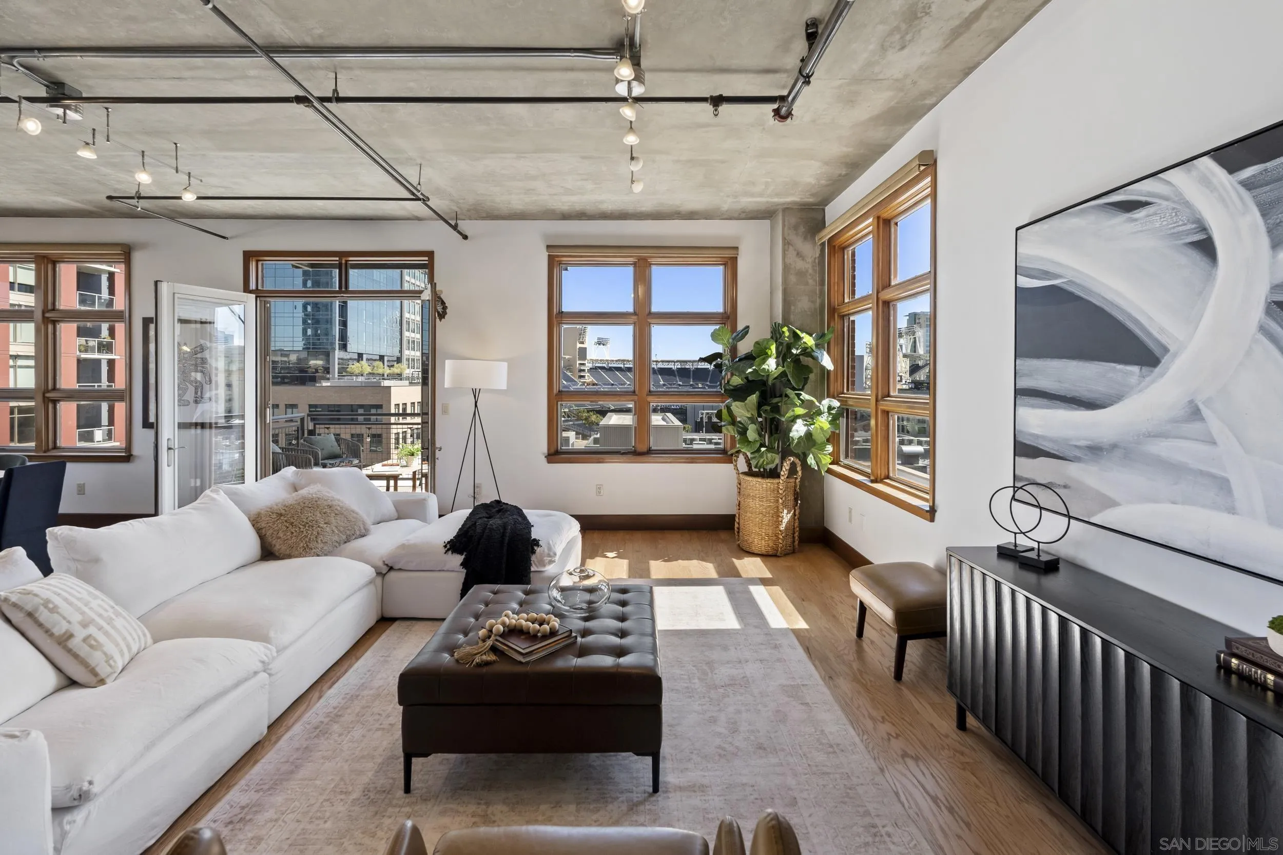 https://cdn.realtyfeed.com/cdn/127/260014962/41be015466a0e6f43a3ea941450af665.webp