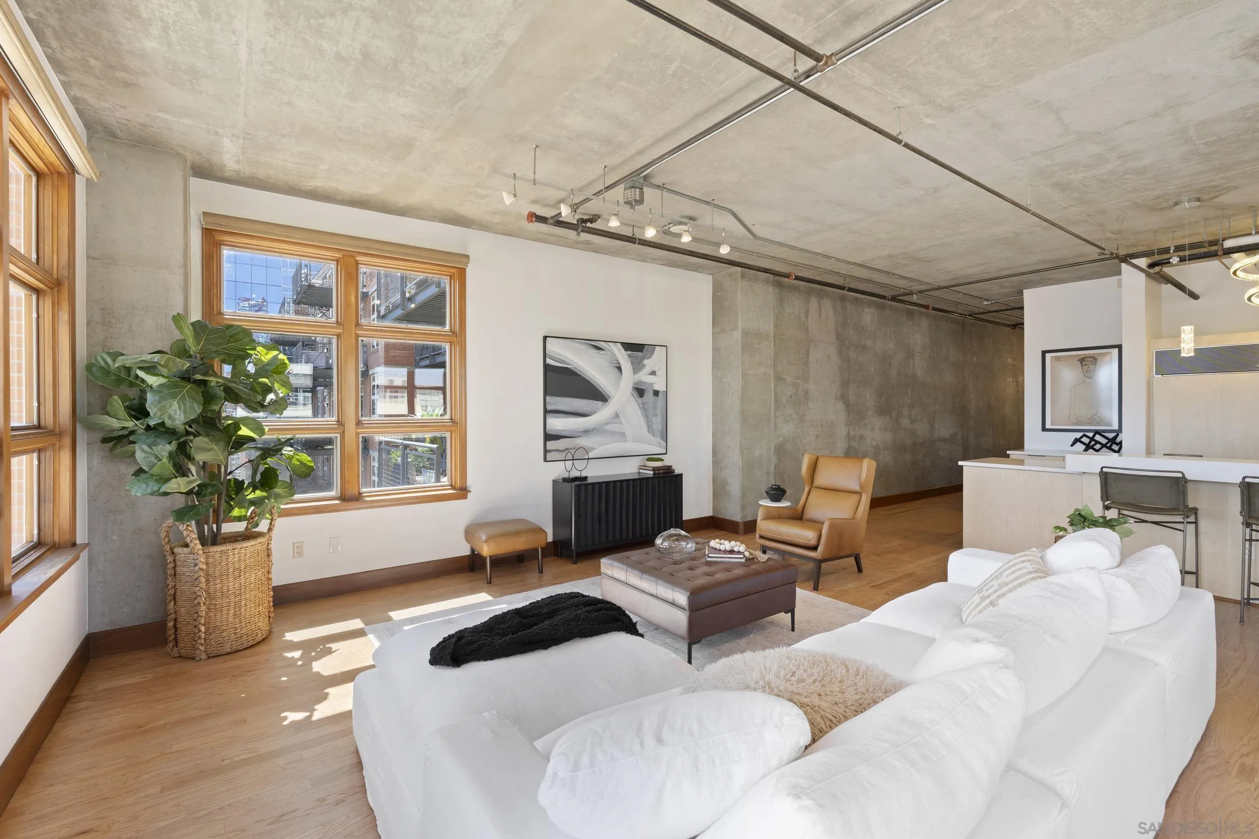https://cdn.realtyfeed.com/cdn/127/260014962/4f6241e640ea6363a3d82682e4c27b43.webp