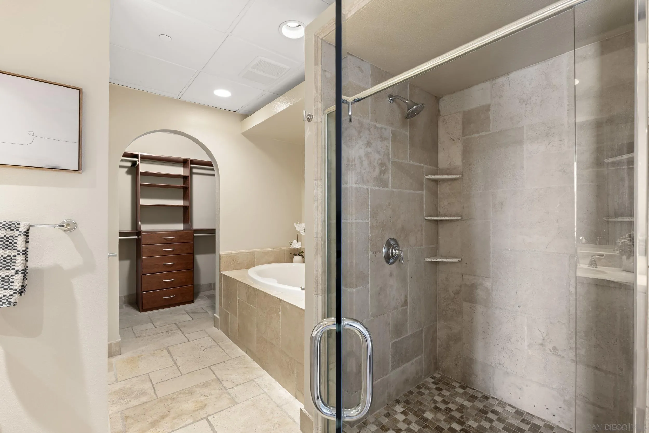 https://cdn.realtyfeed.com/cdn/127/260014962/5917760ad7e0ce7d4767326e1f9b4afc.webp