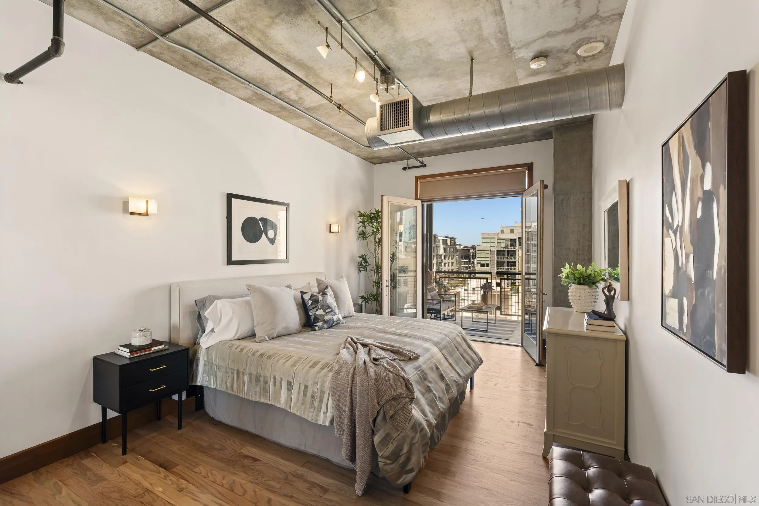 https://cdn.realtyfeed.com/cdn/127/260014962/8099ee209cf7a91cc876d6e8f06033e4.webp