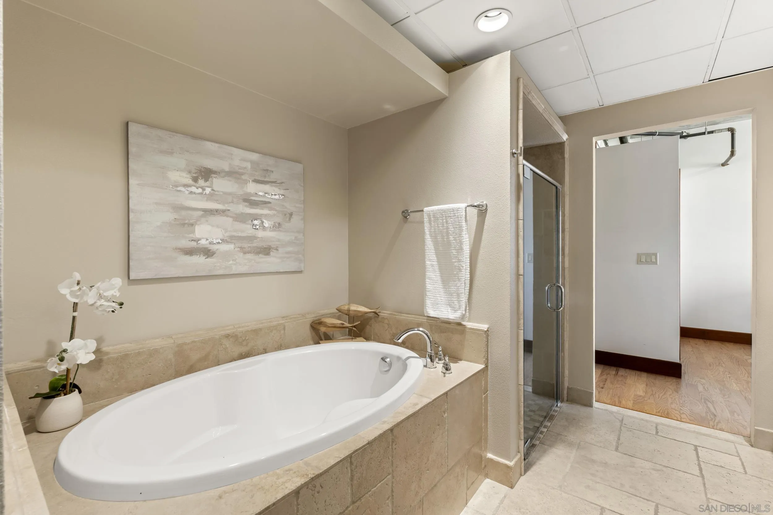 https://cdn.realtyfeed.com/cdn/127/260014962/8546f5c58282aa9b6d161c969ce89951.webp