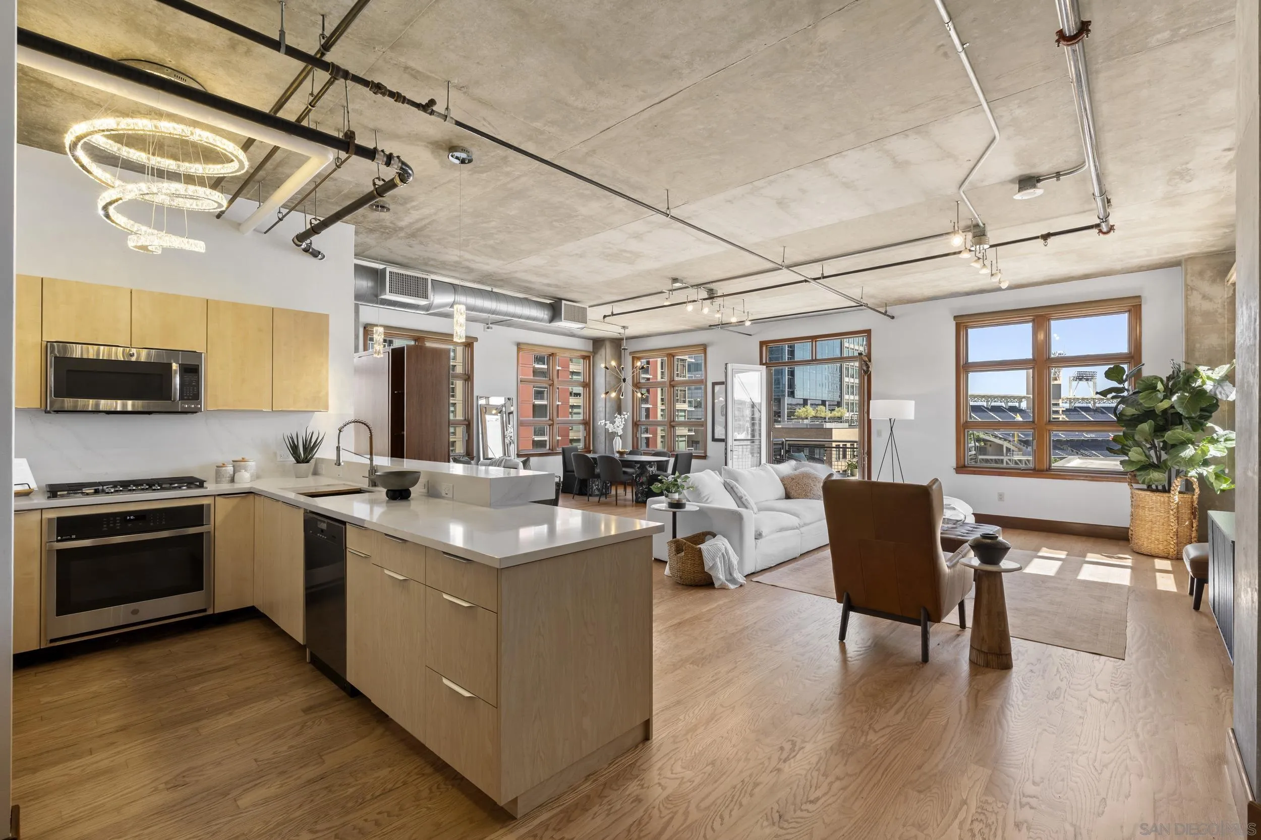 https://cdn.realtyfeed.com/cdn/127/260014962/99ac2c18eac02a20630e19c3cf32652e.webp