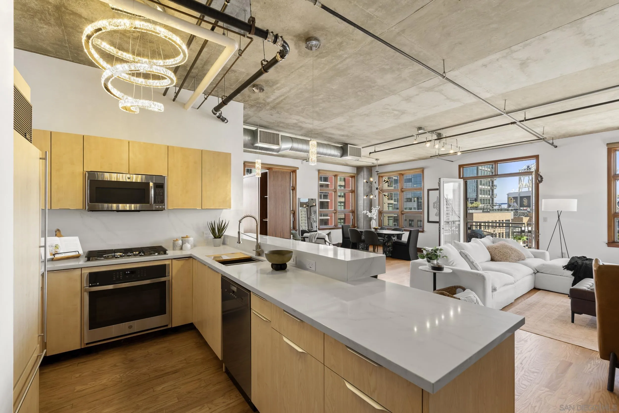 https://cdn.realtyfeed.com/cdn/127/260014962/bdb50ed4685bca17e3bd51c24d35fe63.webp
