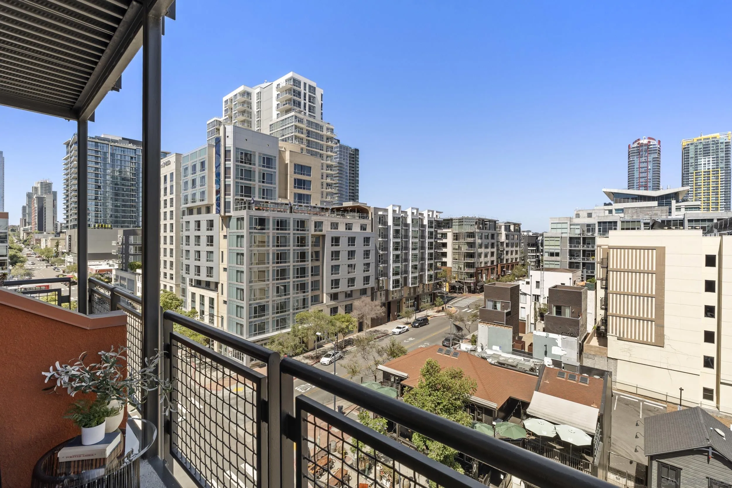 https://cdn.realtyfeed.com/cdn/127/260014962/ccea83818c2db59e255c03de2b21b560.webp
