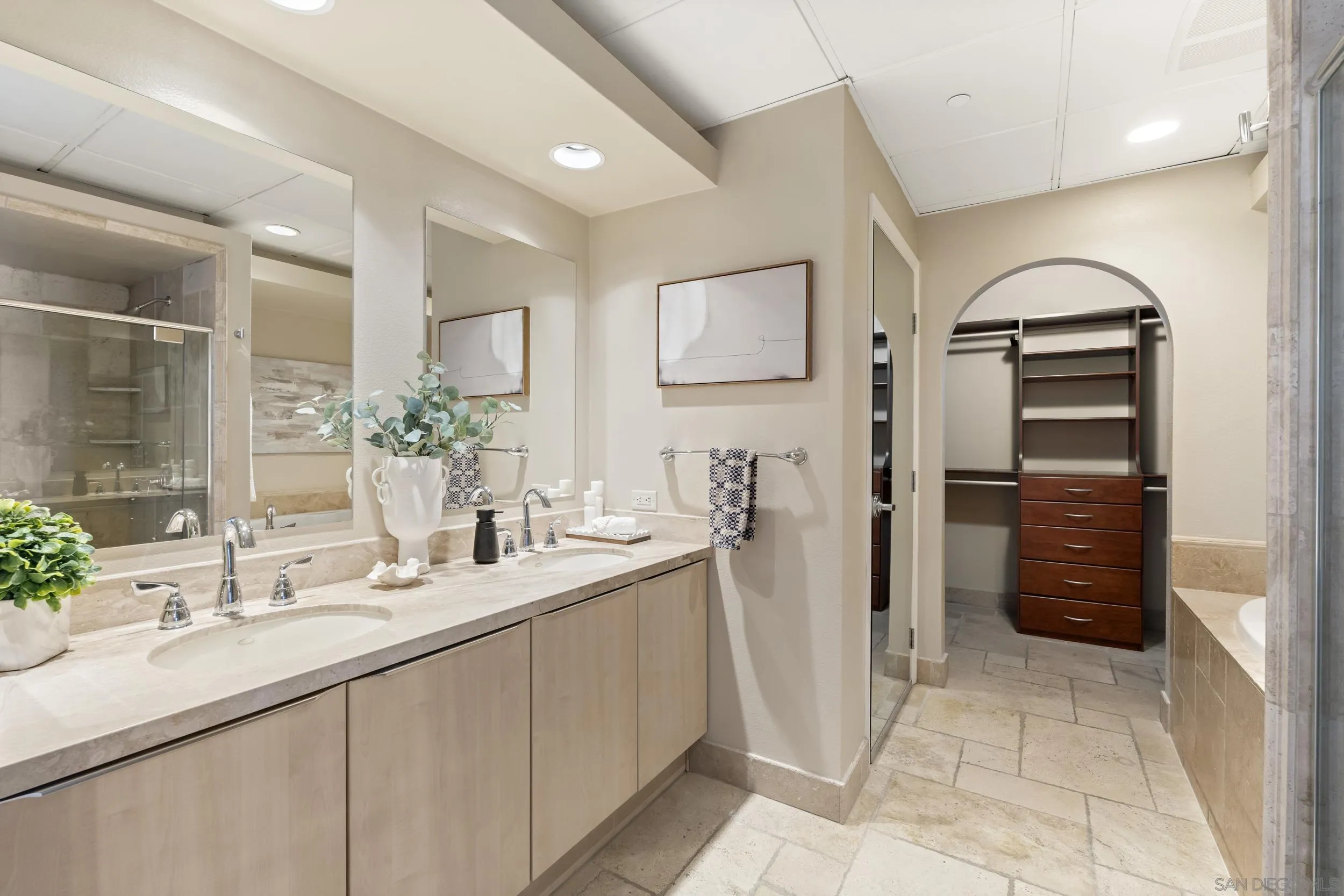 https://cdn.realtyfeed.com/cdn/127/260014962/dbd1576d1e505a157d8bf82e6b2542ea.webp