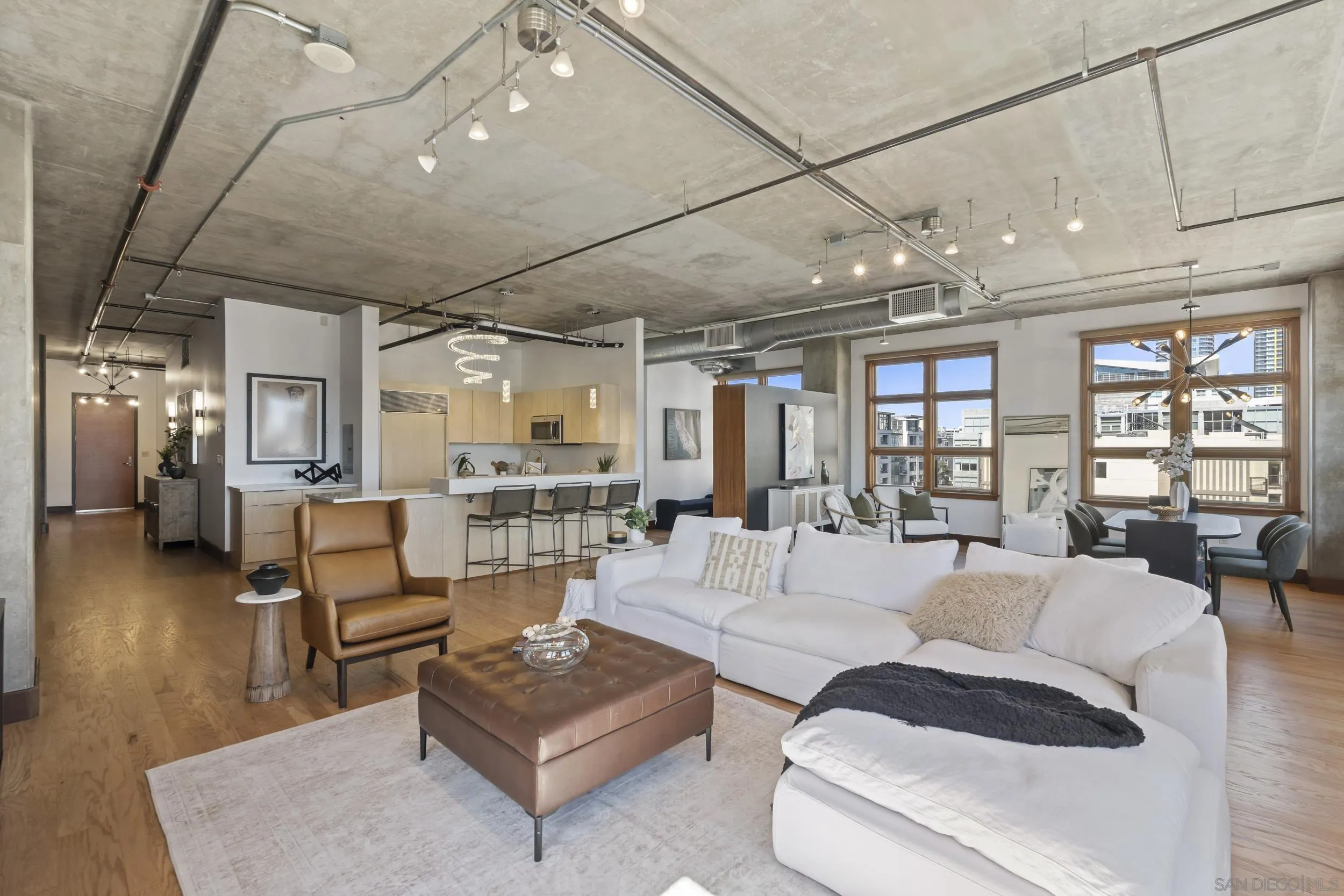 https://cdn.realtyfeed.com/cdn/127/260014962/e89c702defb360abebeaa0eec0aec912.webp