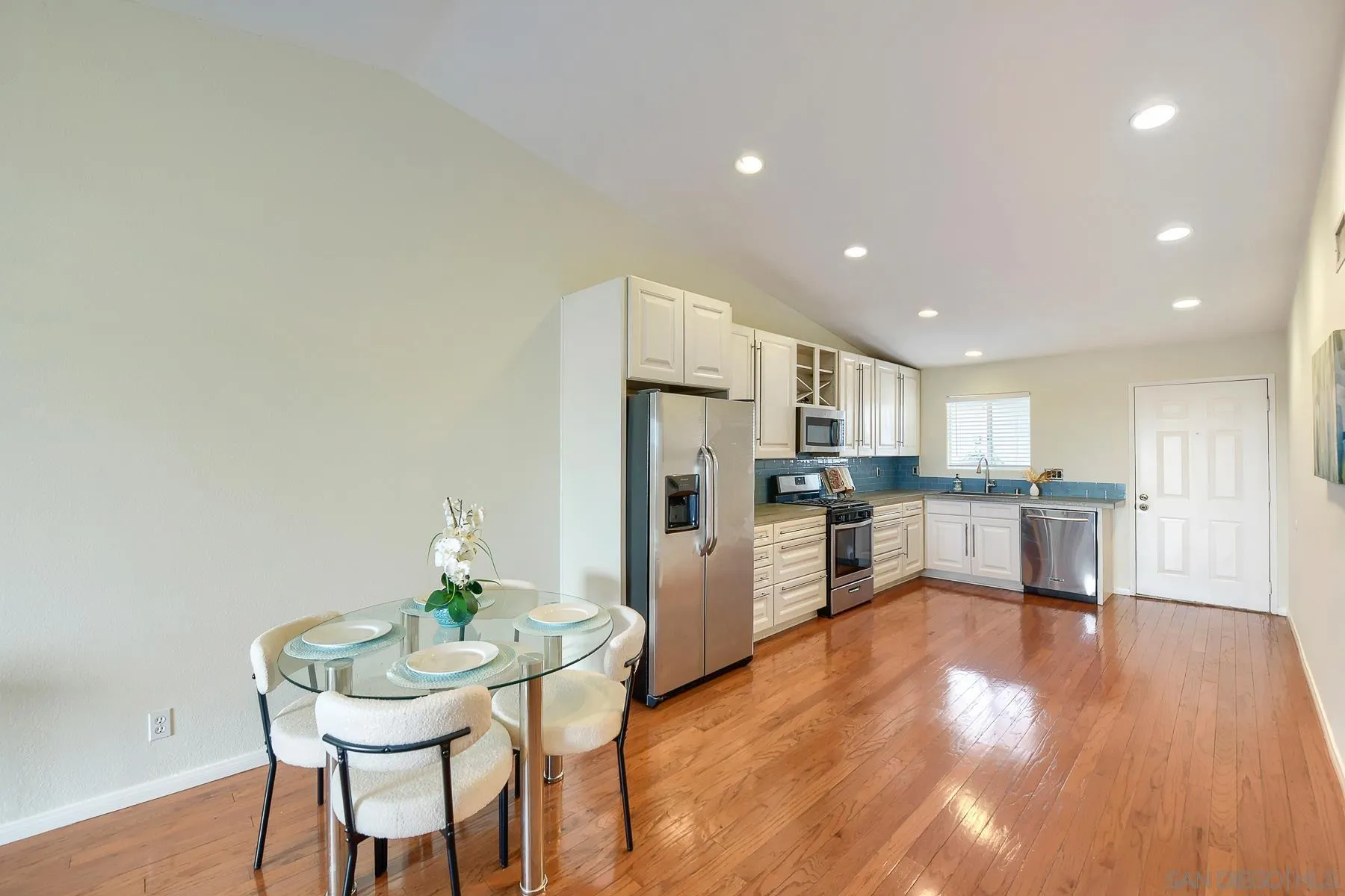 Photo #8: 260014964 Listing: Photo #8