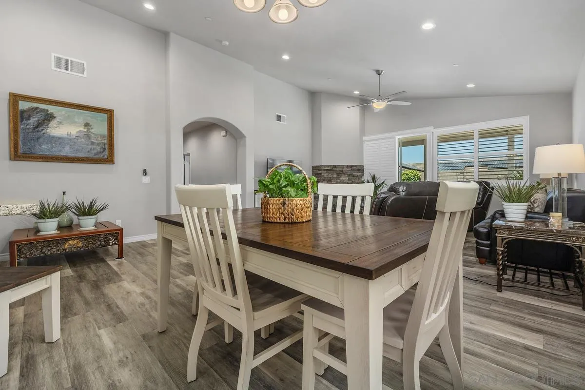 https://cdn.realtyfeed.com/cdn/127/260014966/5dacf255a615aaff94119da70816a3e4.webp