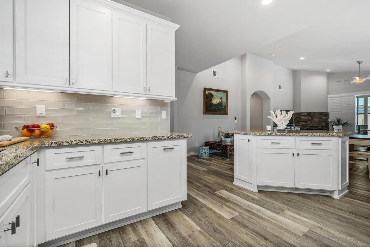 https://cdn.realtyfeed.com/cdn/127/260014966/8693dc0a2bc8a62872b264859359048e.webp