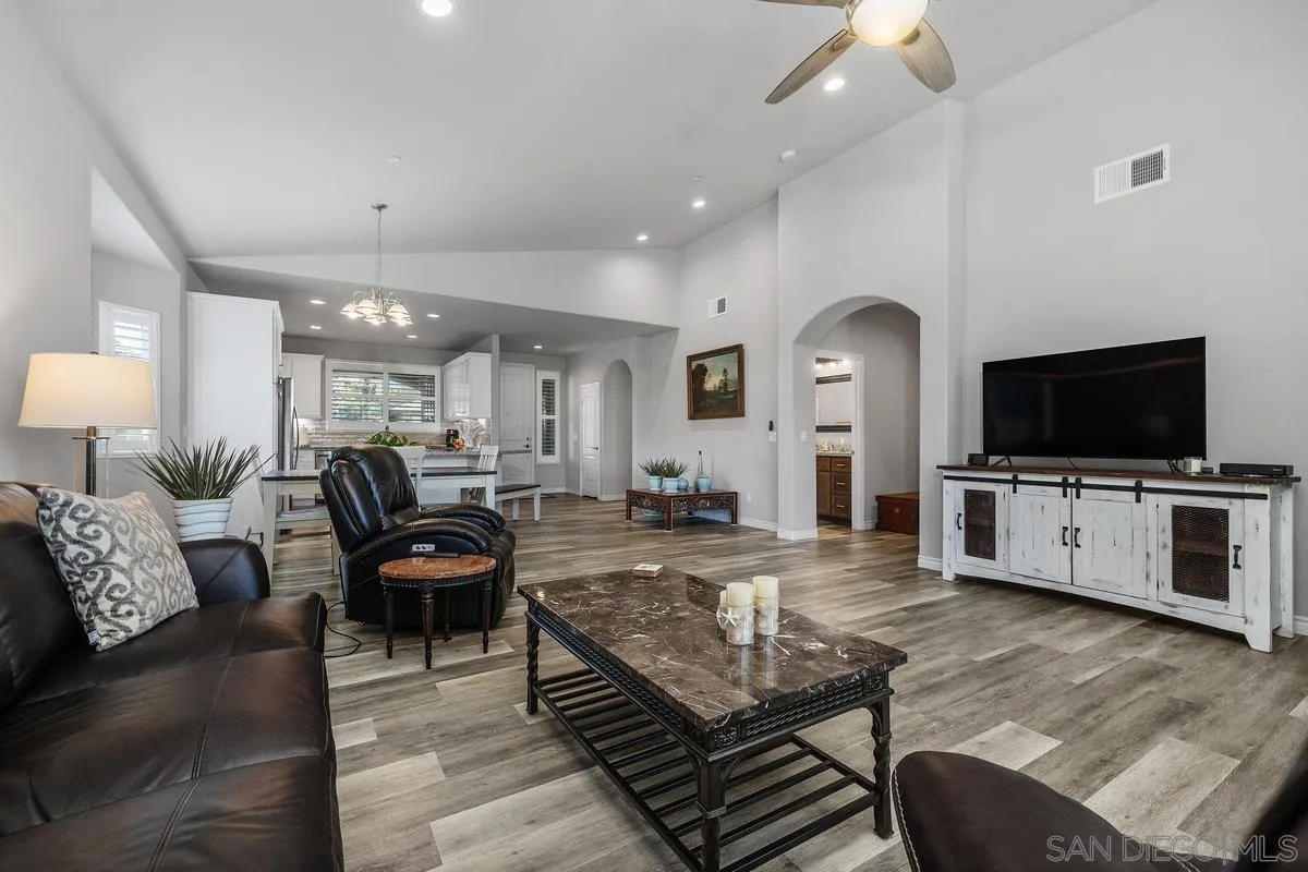 https://cdn.realtyfeed.com/cdn/127/260014966/c39c3bd0ca5e681dbcfb24b4e9d15581.webp