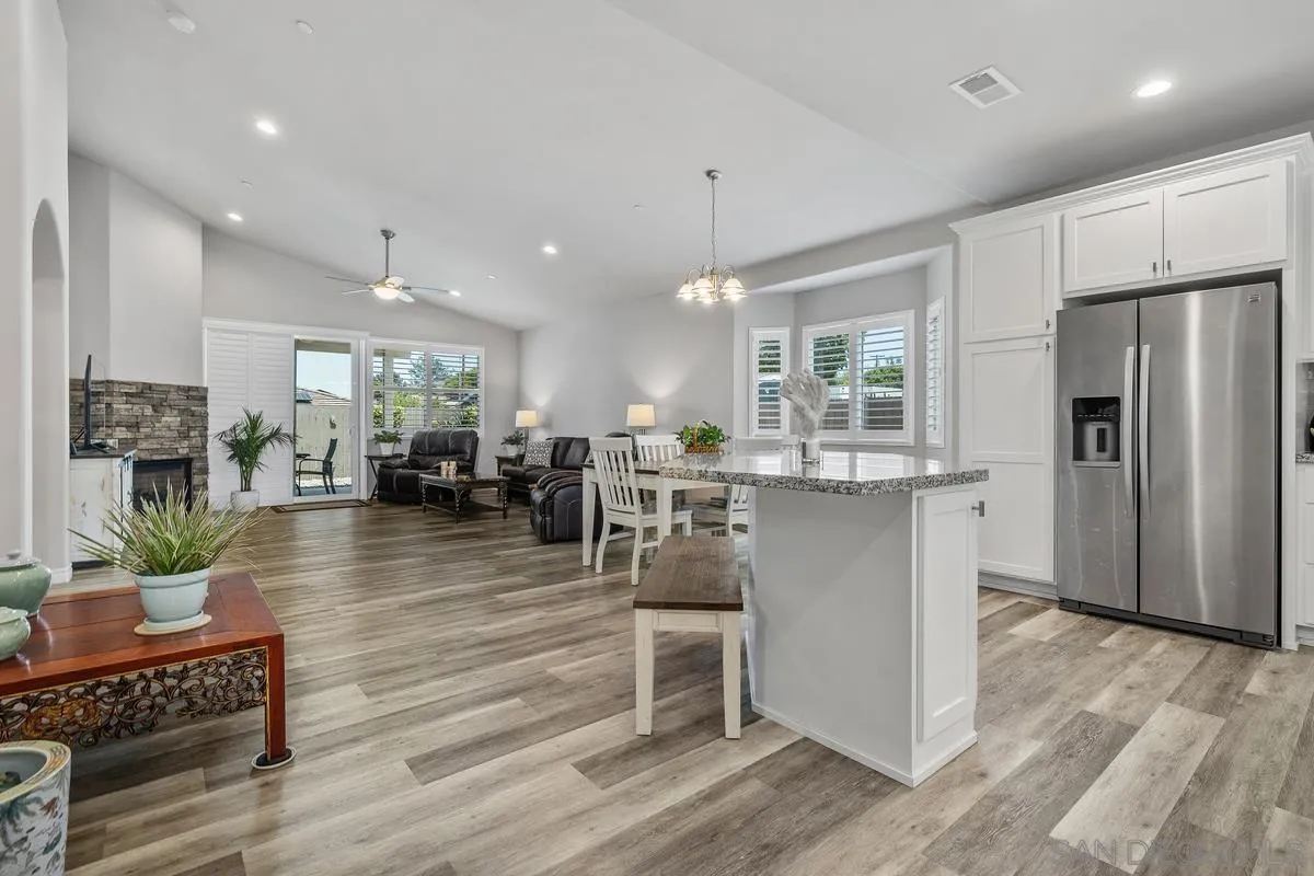 https://cdn.realtyfeed.com/cdn/127/260014966/dc86451693cfbeae10f07e064a2c3b36.webp