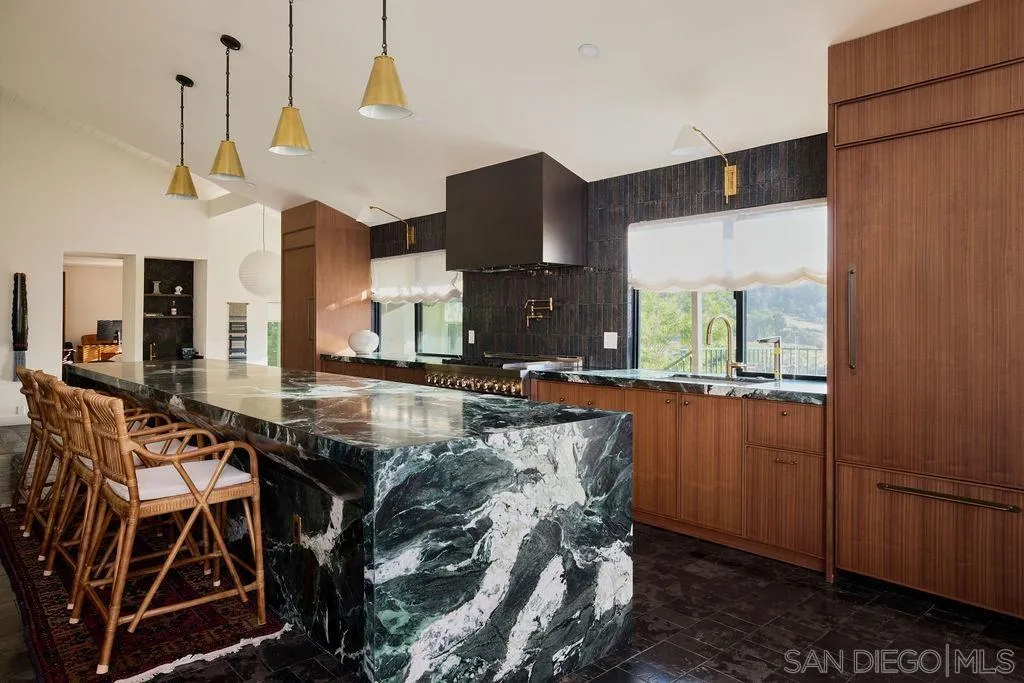https://cdn.realtyfeed.com/cdn/127/260014974/65e4585a291f2f850d7eb82366da4189.webp