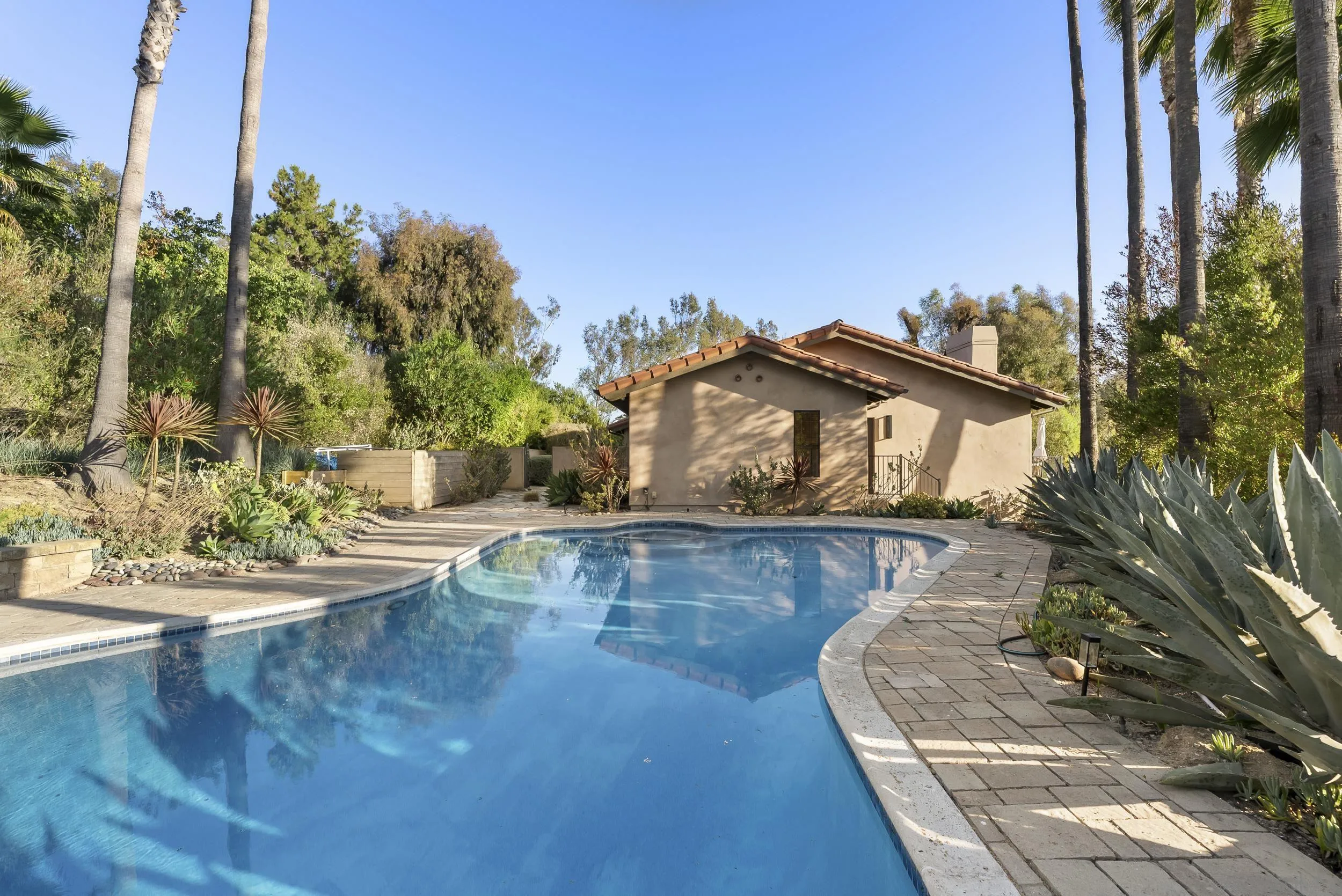 https://cdn.realtyfeed.com/cdn/127/260014974/faca8b6e36dcdd344bc95ad2169acb4d.webp