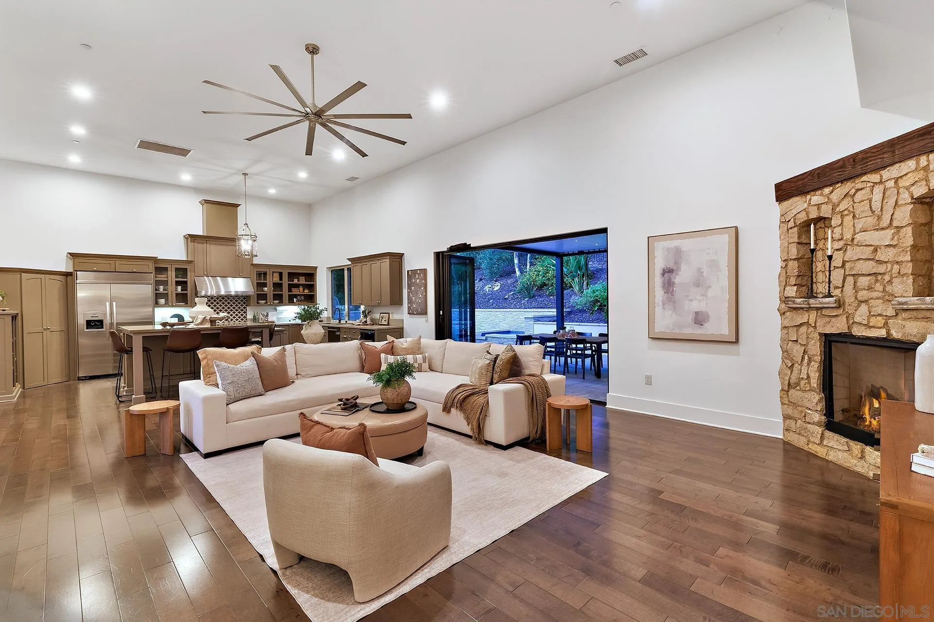 https://cdn.realtyfeed.com/cdn/127/260014977/0c6fe74ff9b8e1a95567bc655a3b054d.webp