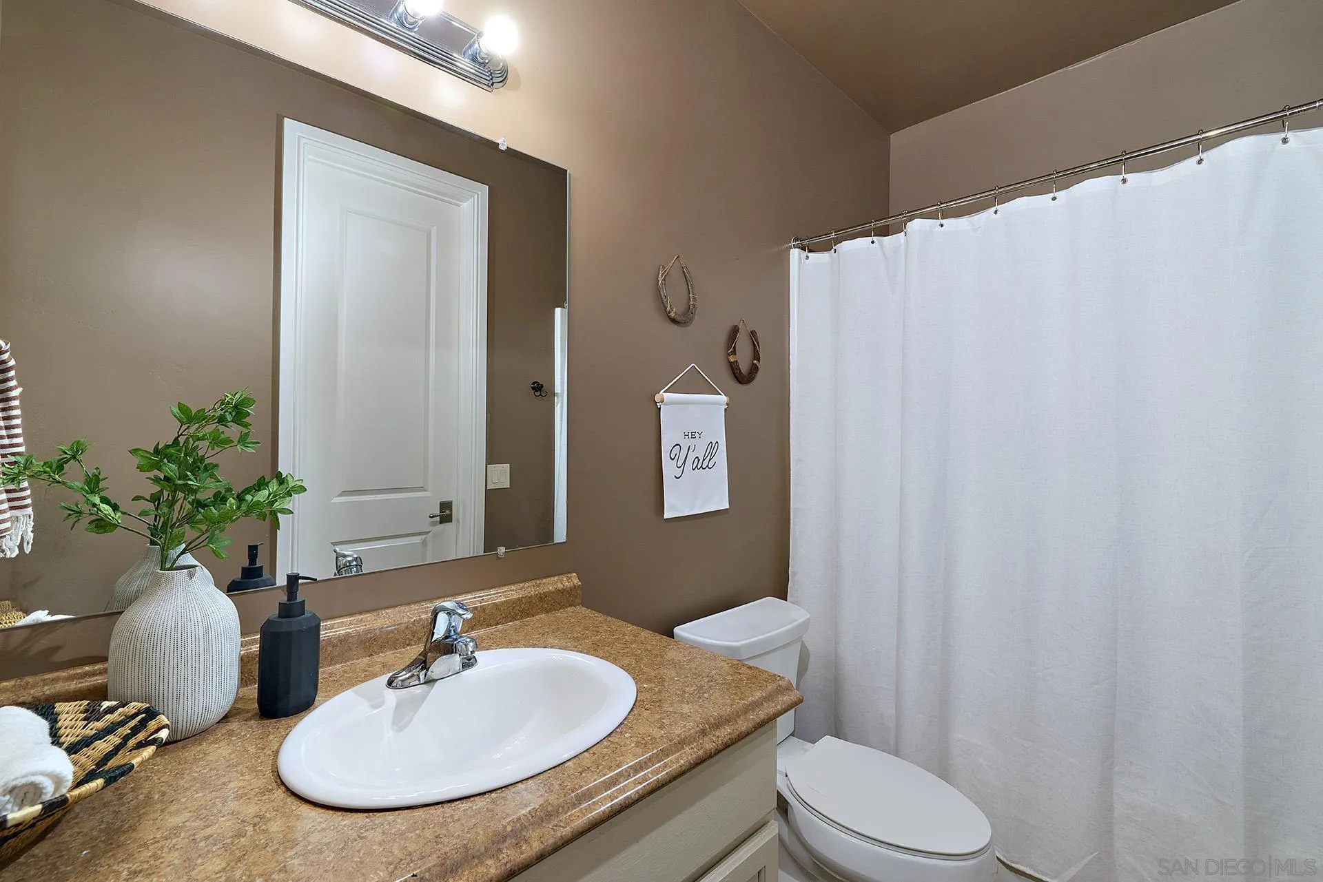 https://cdn.realtyfeed.com/cdn/127/260014977/21d16ed4cc761d7935de2b22decb3a64.webp