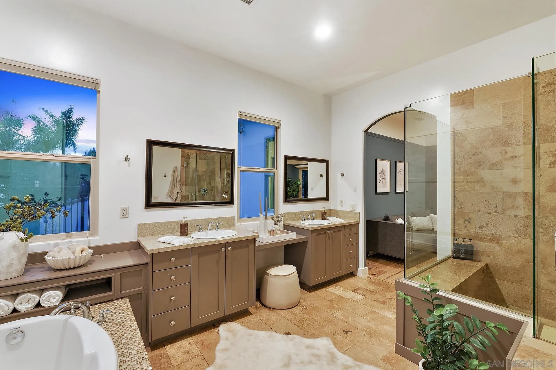https://cdn.realtyfeed.com/cdn/127/260014977/52e2adfa731cd23a22591fb1eef10d80.webp