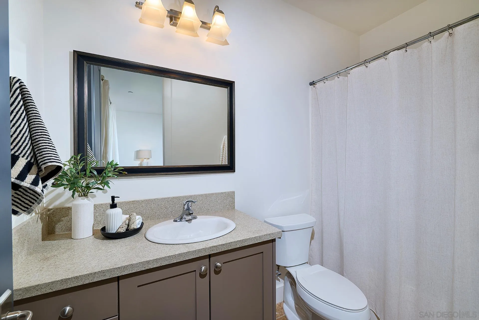 https://cdn.realtyfeed.com/cdn/127/260014977/5aa0e8dbcd473e04ecc5eb38dc756769.webp