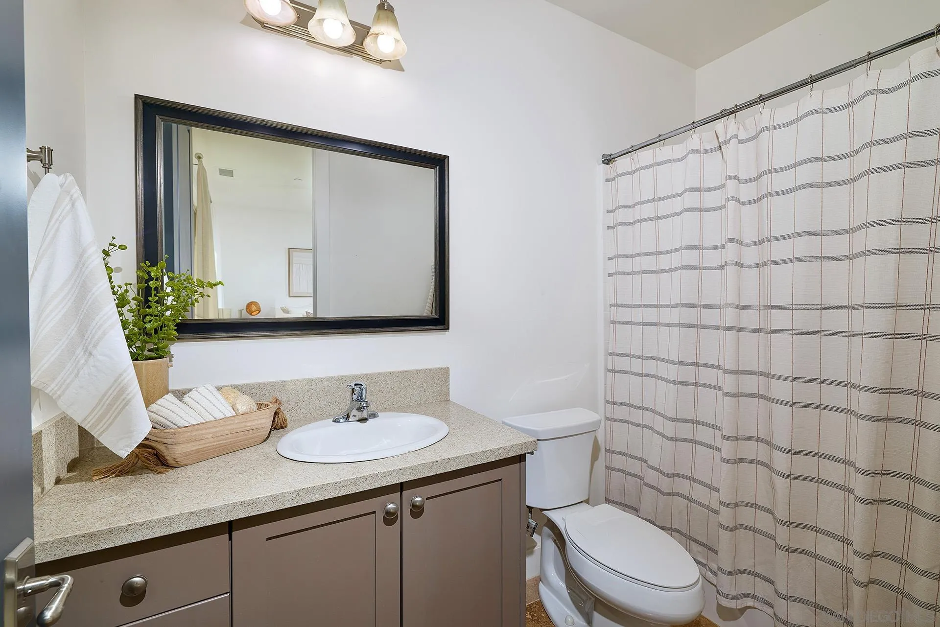 https://cdn.realtyfeed.com/cdn/127/260014977/7c56542df2f29265f30e87a8050153bb.webp