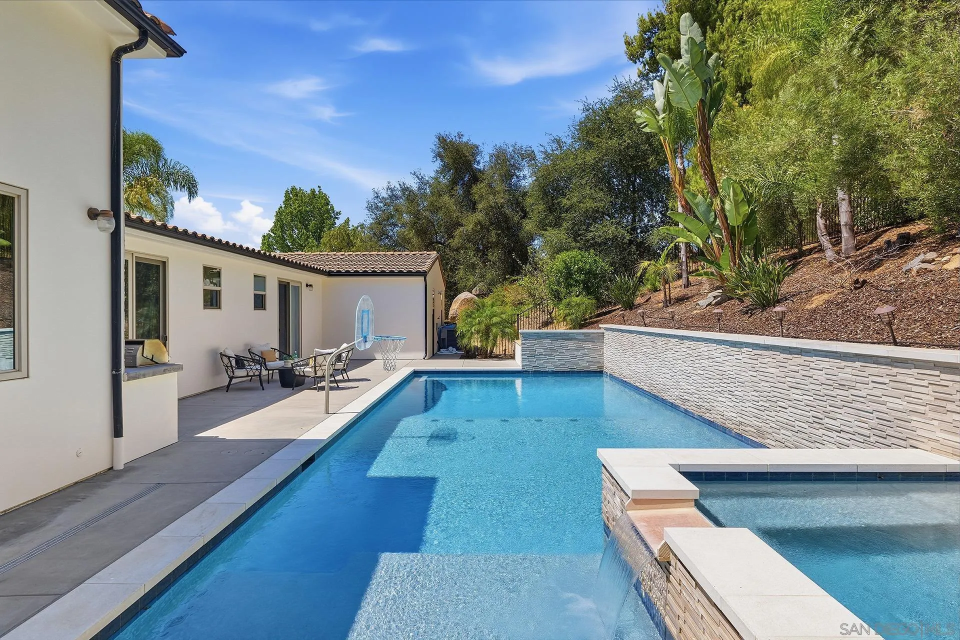 https://cdn.realtyfeed.com/cdn/127/260014977/8bba839ad6ea1051e2f8c24e09131970.webp