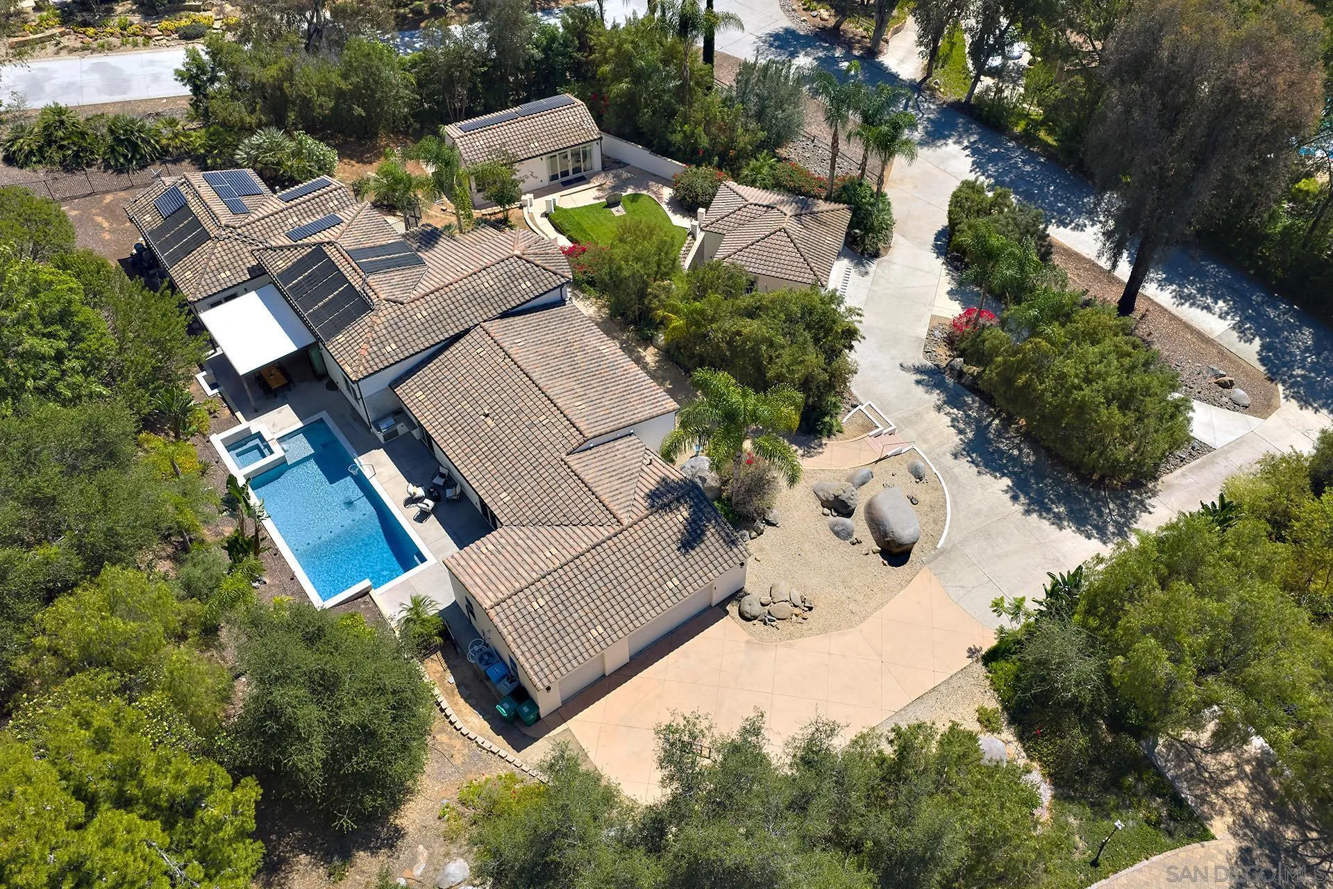 https://cdn.realtyfeed.com/cdn/127/260014977/9c8aae79ef860b71a65c861fac1b7a74.webp