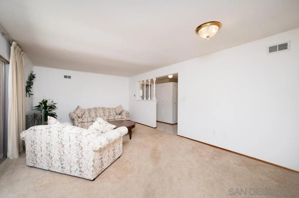 https://cdn.realtyfeed.com/cdn/127/260014979/85f0f8a0de590f95f6898e4875feafe2.webp