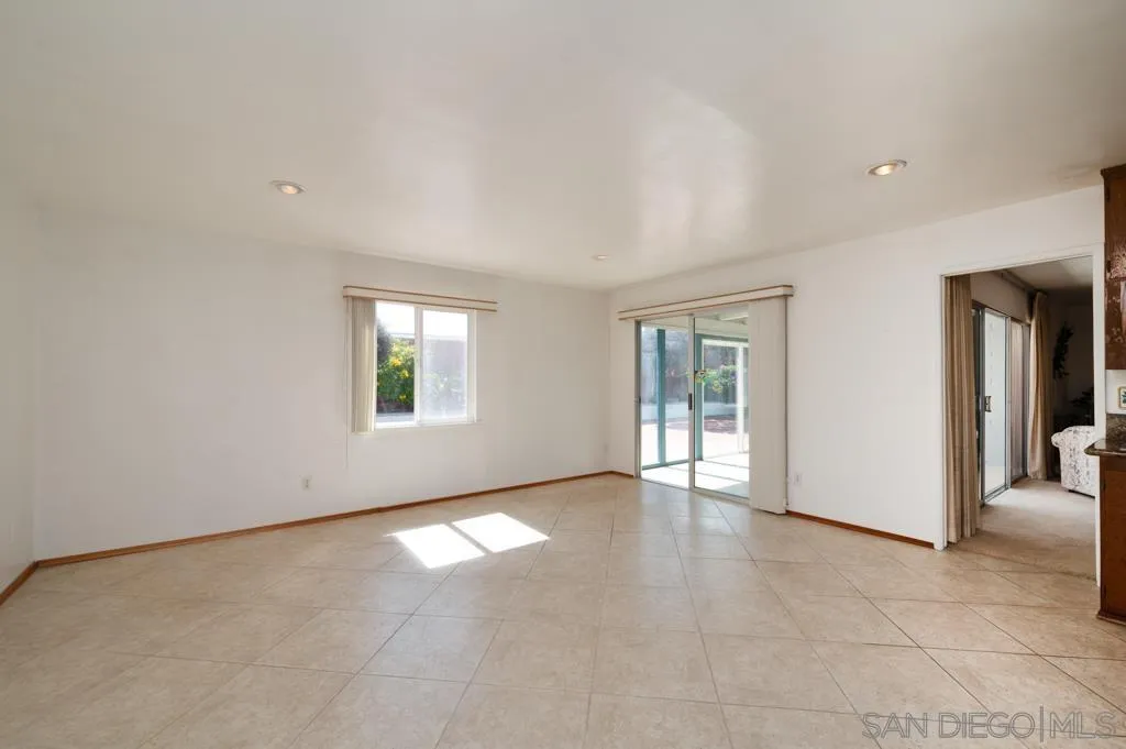 https://cdn.realtyfeed.com/cdn/127/260014979/fa027ffab45ff640437734ae5b045ccc.webp