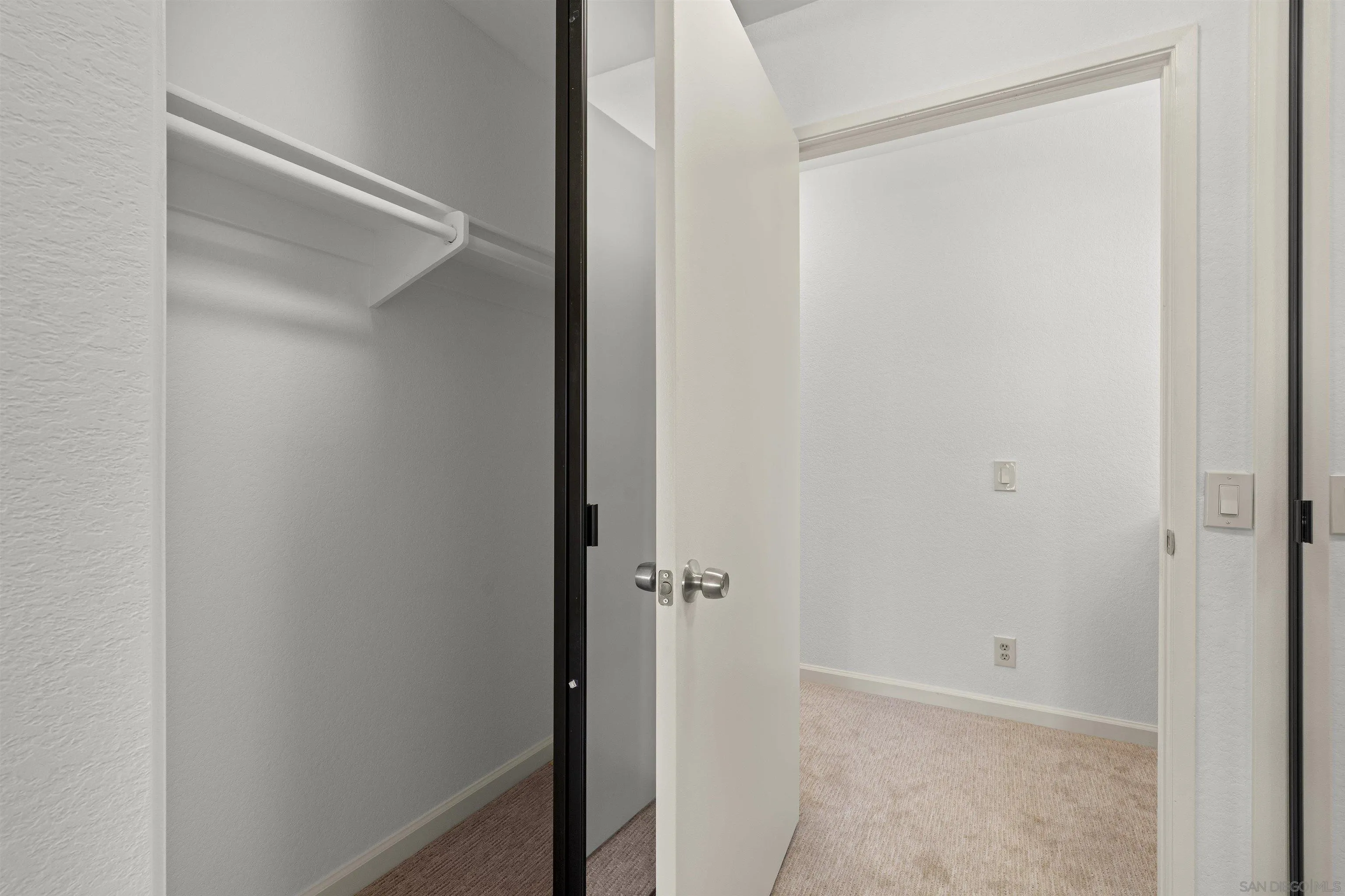 https://cdn.realtyfeed.com/cdn/127/260014980/10eec6f9cdb800bf564941d66300e84e.webp