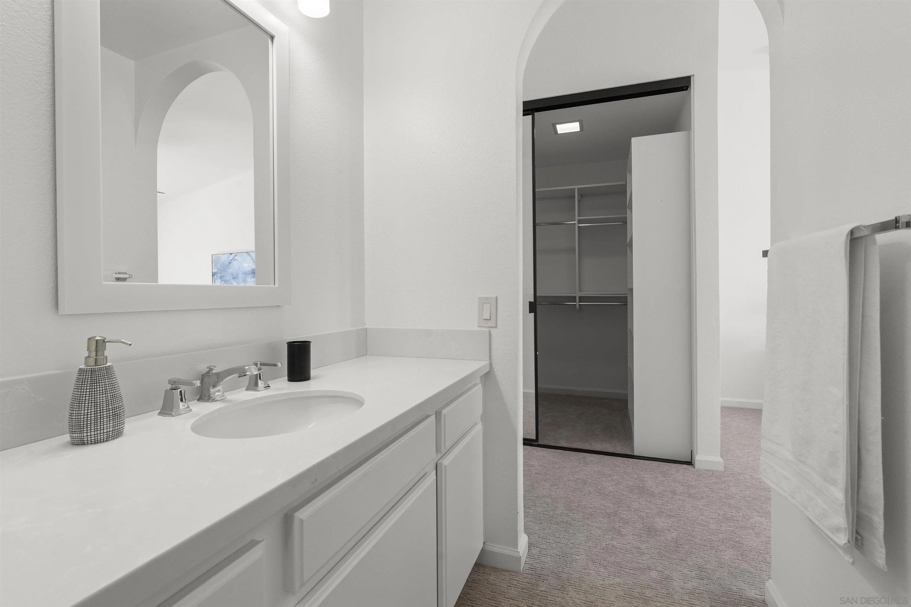 https://cdn.realtyfeed.com/cdn/127/260014980/24262eeee79772c937920e7985b5f38b.webp