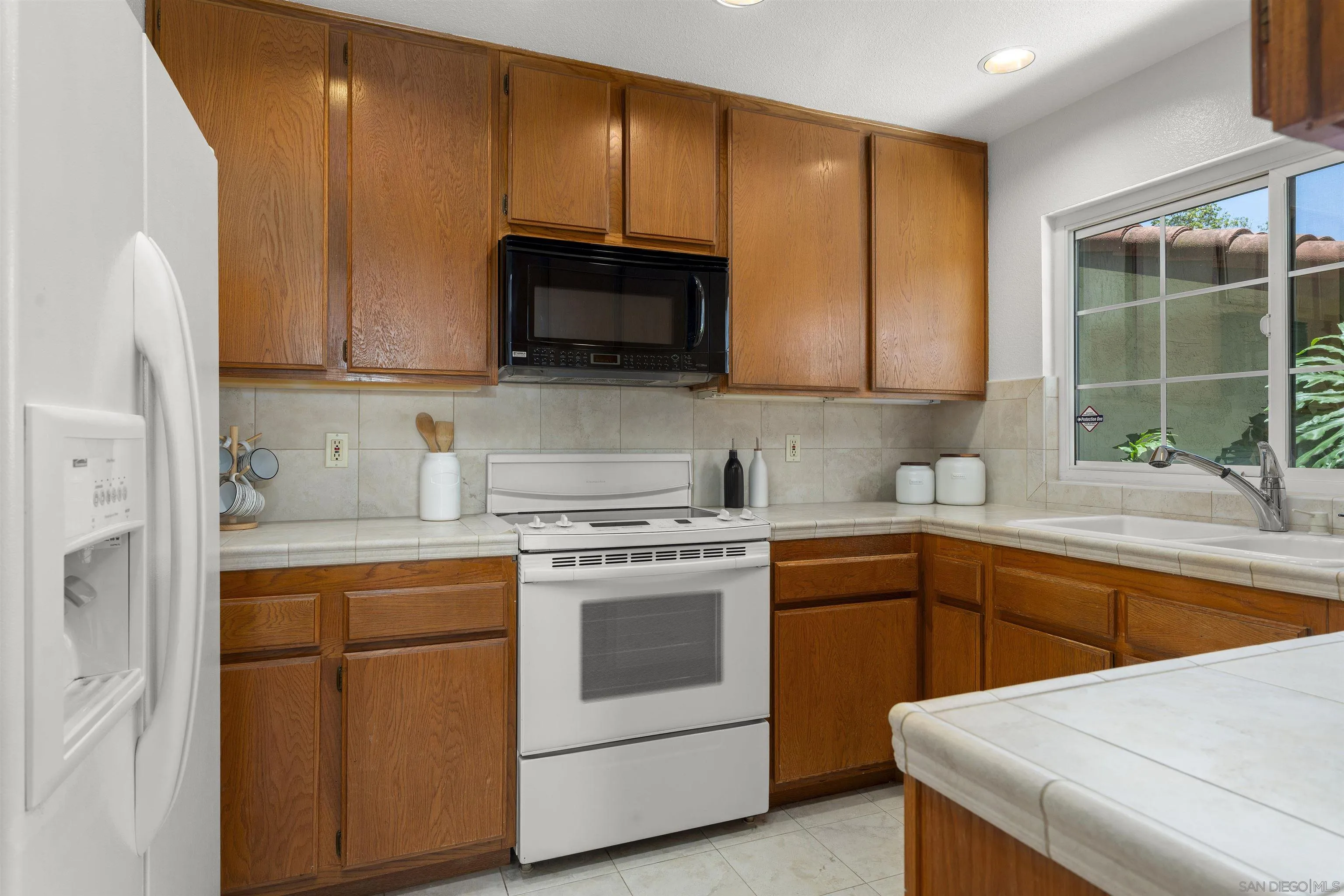 https://cdn.realtyfeed.com/cdn/127/260014980/27ae603cbf7cdaa0ffb4ec7dfc346456.webp