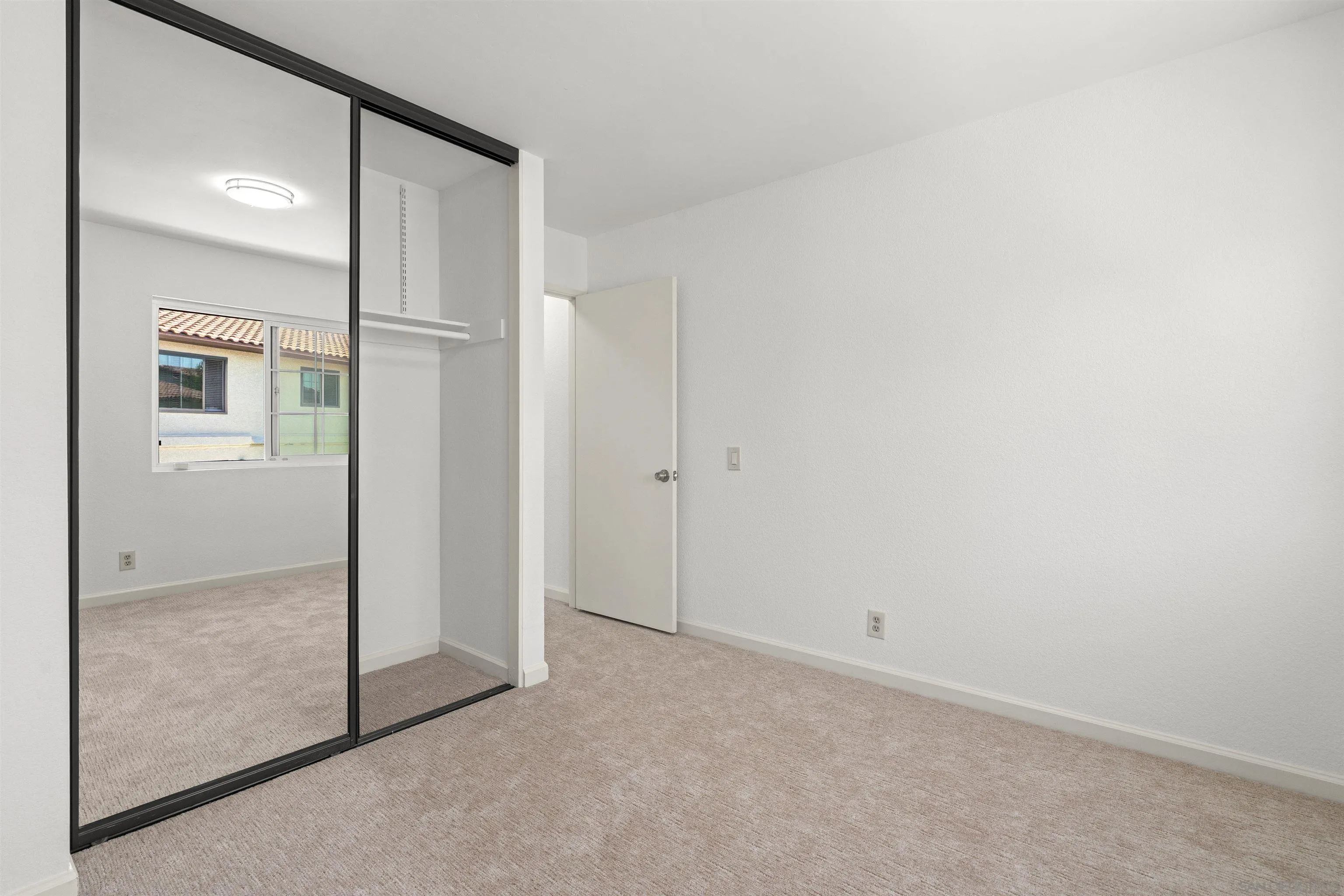 https://cdn.realtyfeed.com/cdn/127/260014980/28c4016719ba4ae386c3145b512d519a.webp