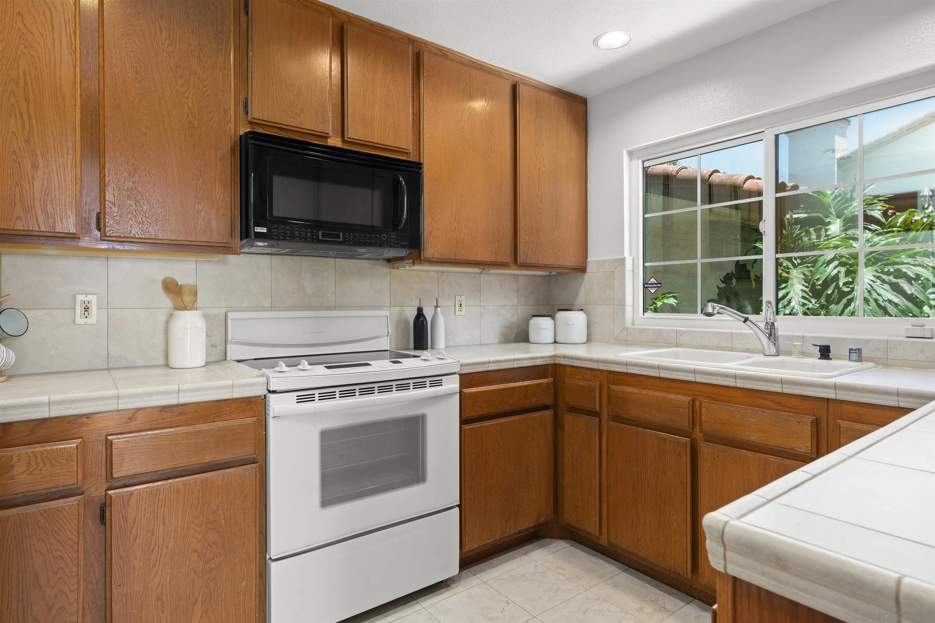 https://cdn.realtyfeed.com/cdn/127/260014980/5f10de2f4f14e23beee4da66aa336bca.webp