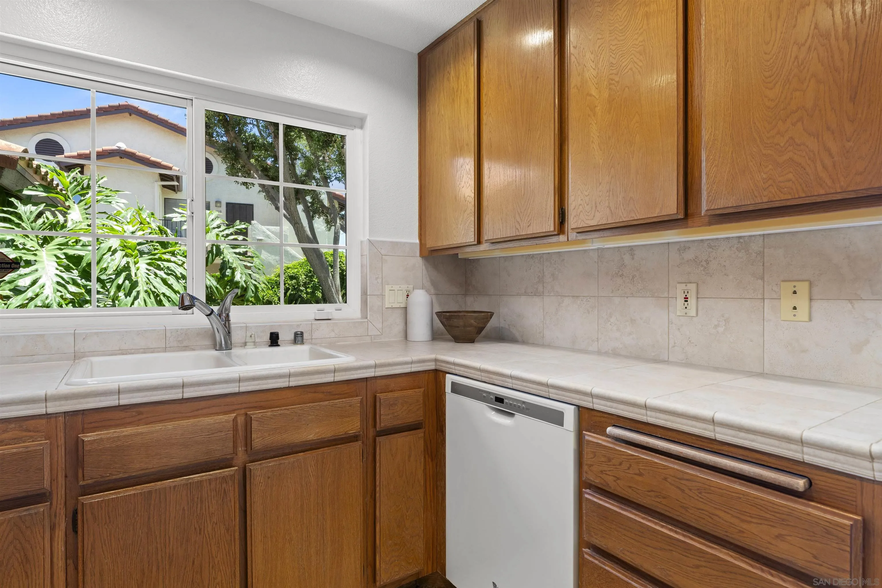 https://cdn.realtyfeed.com/cdn/127/260014980/6aa6964cdc35274bed1971cbab7033a4.webp