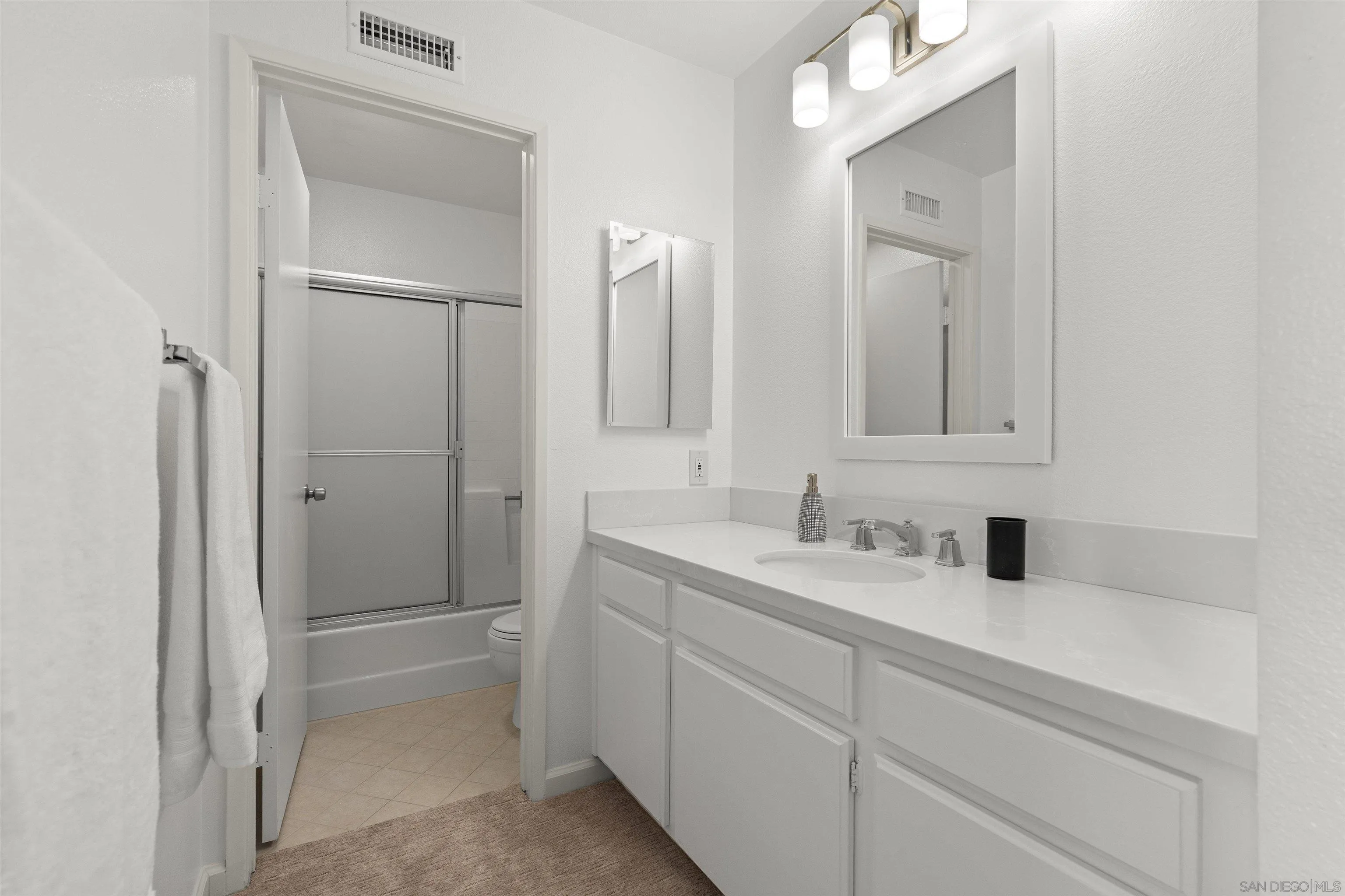 https://cdn.realtyfeed.com/cdn/127/260014980/71e0f9d71f89e12ad0ec5f1802564d0b.webp
