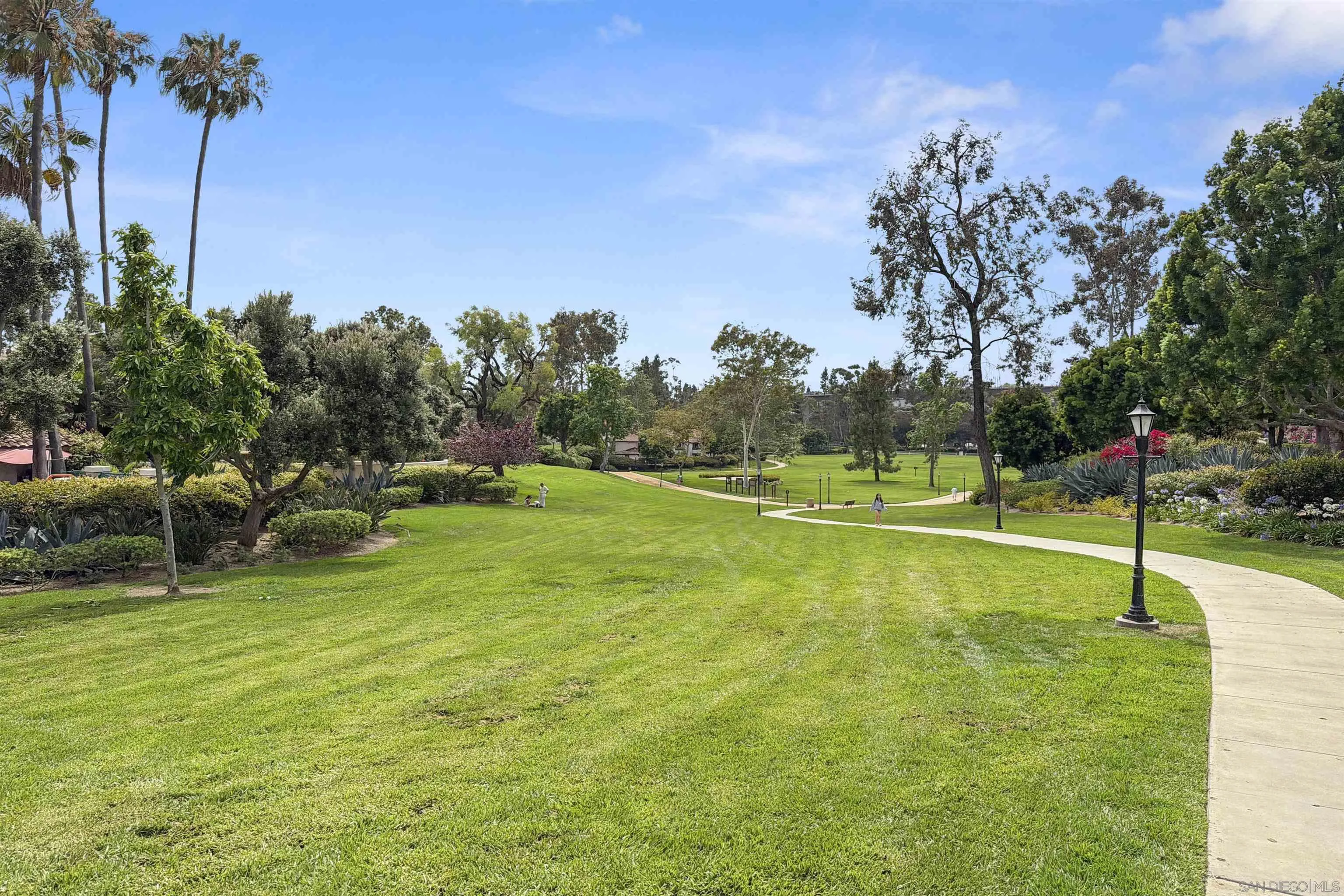 https://cdn.realtyfeed.com/cdn/127/260014980/74ef7432483efd8aec06f5fa7d2049de.webp