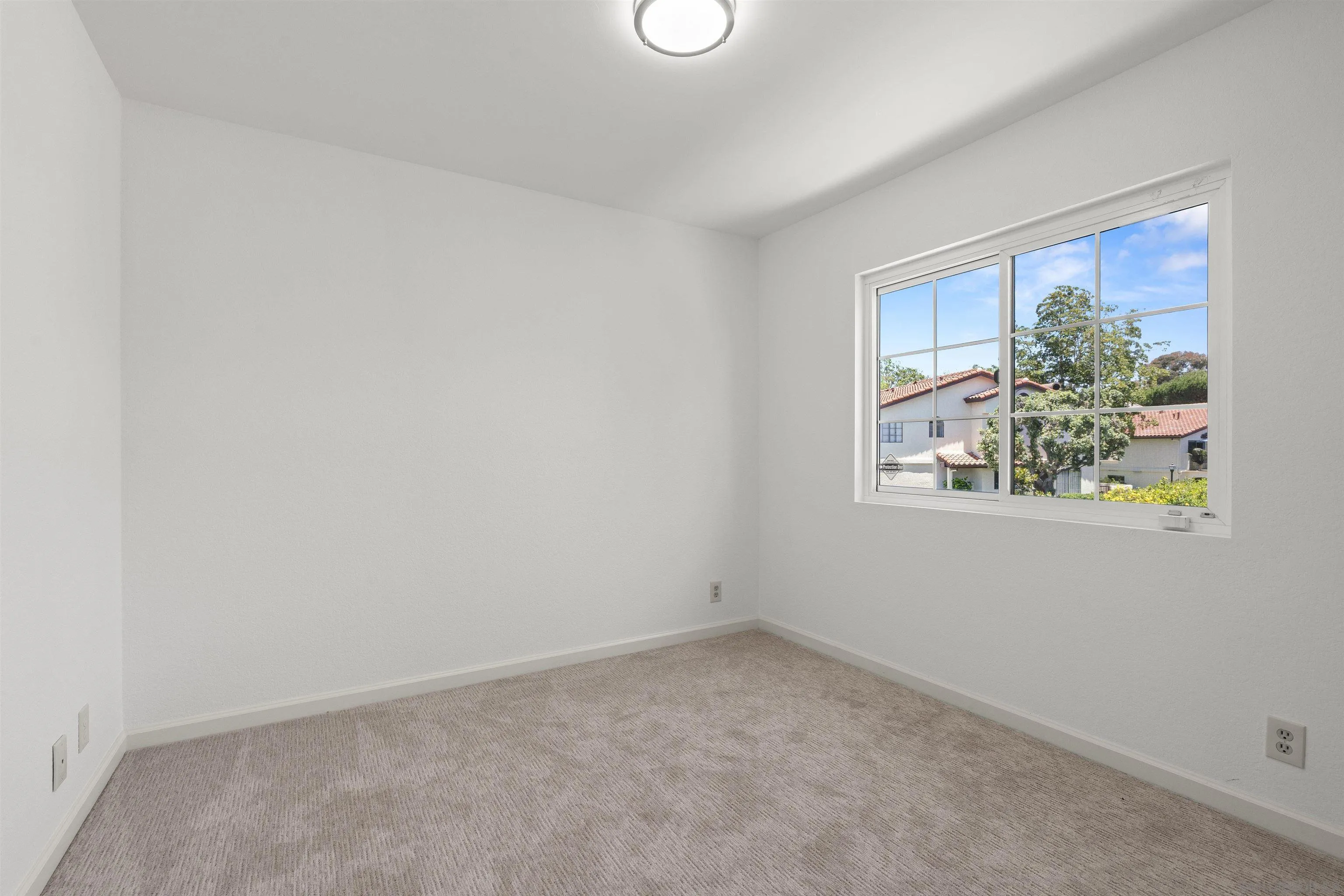 https://cdn.realtyfeed.com/cdn/127/260014980/84ddfaaaac6d25b0fa487ee39561e18b.webp
