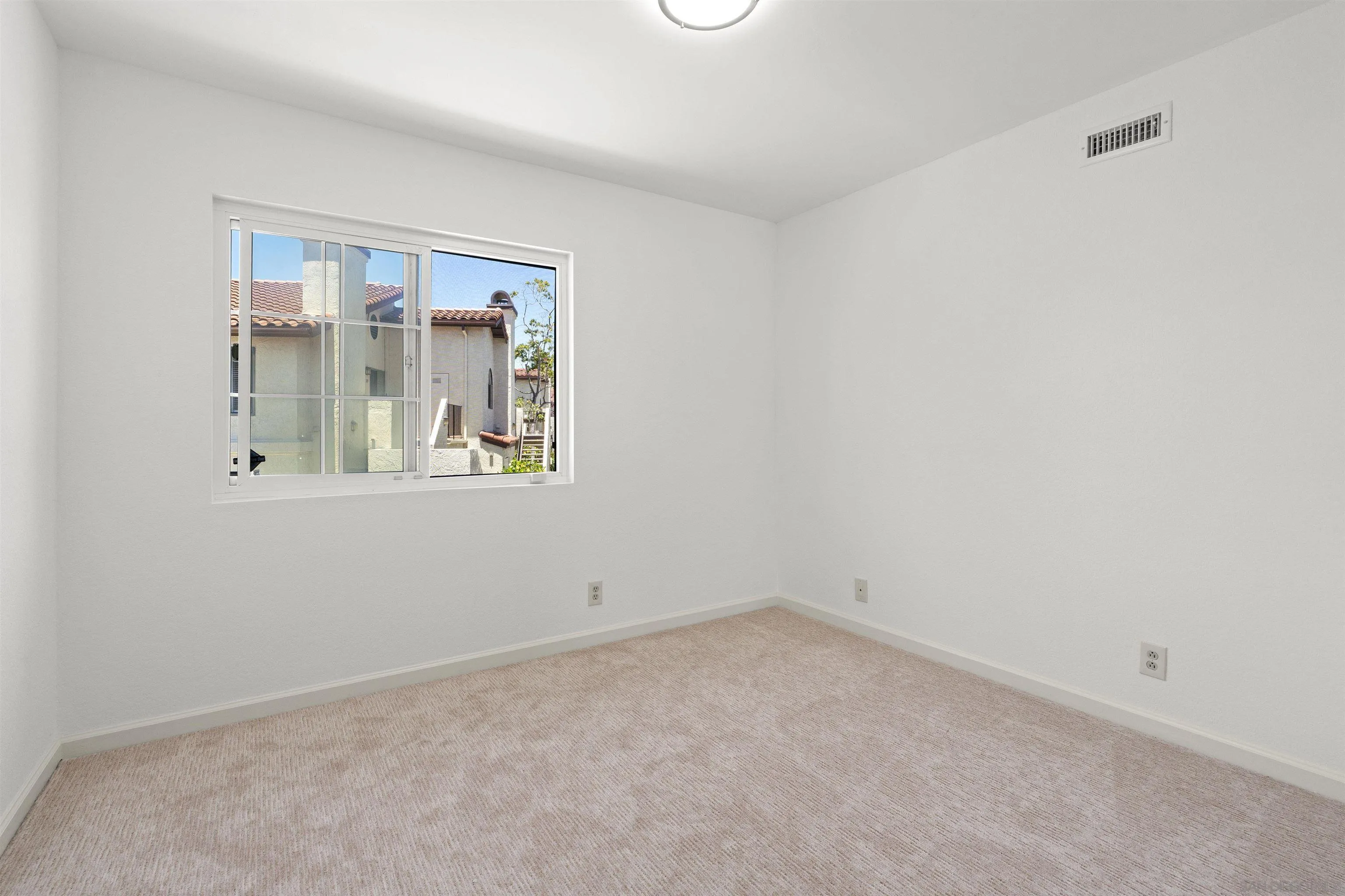 https://cdn.realtyfeed.com/cdn/127/260014980/c6048ec2e7af97cfcb1730da11f2f2ce.webp