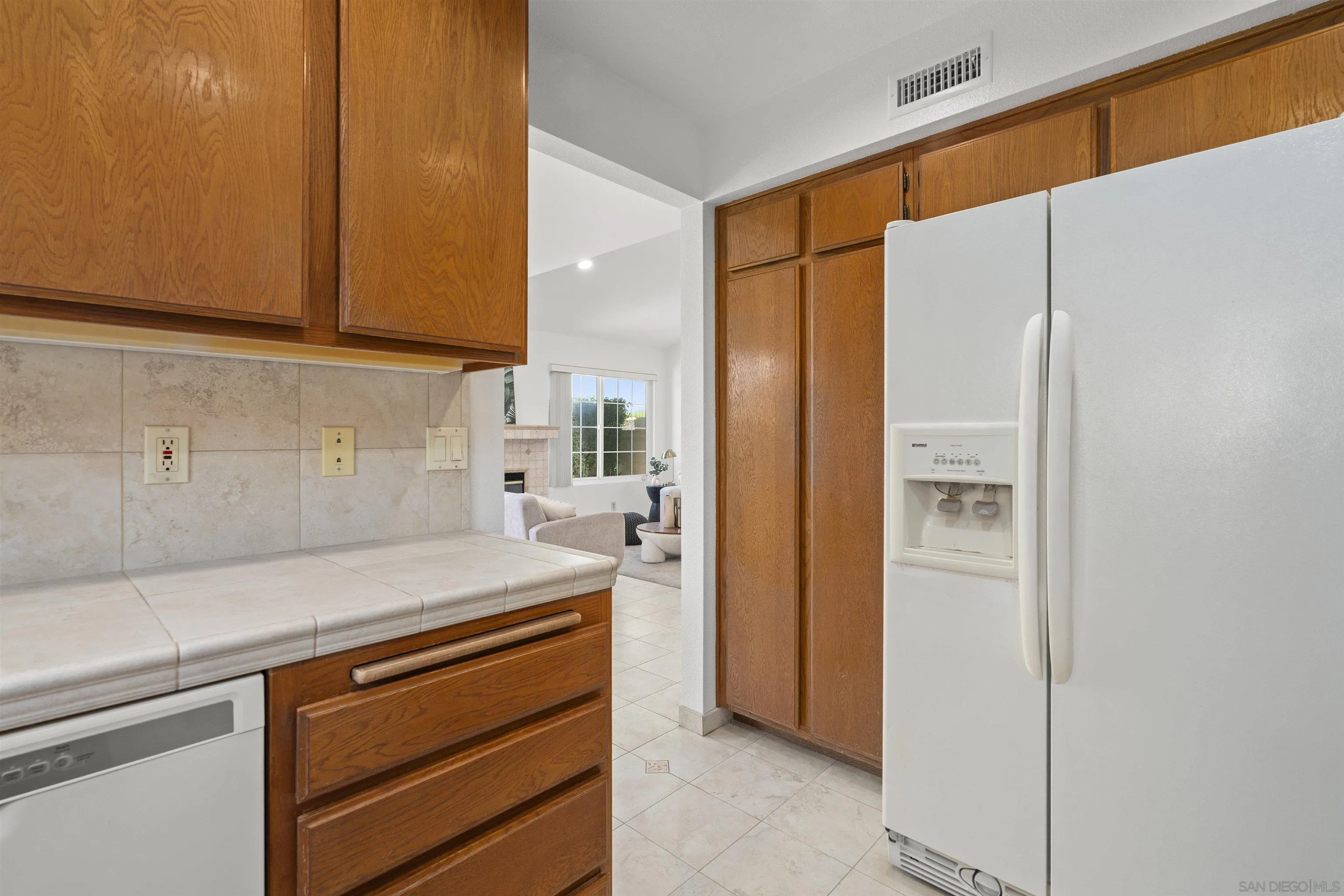 https://cdn.realtyfeed.com/cdn/127/260014980/c974c68d464d116de821ffcafdc8e3fa.webp